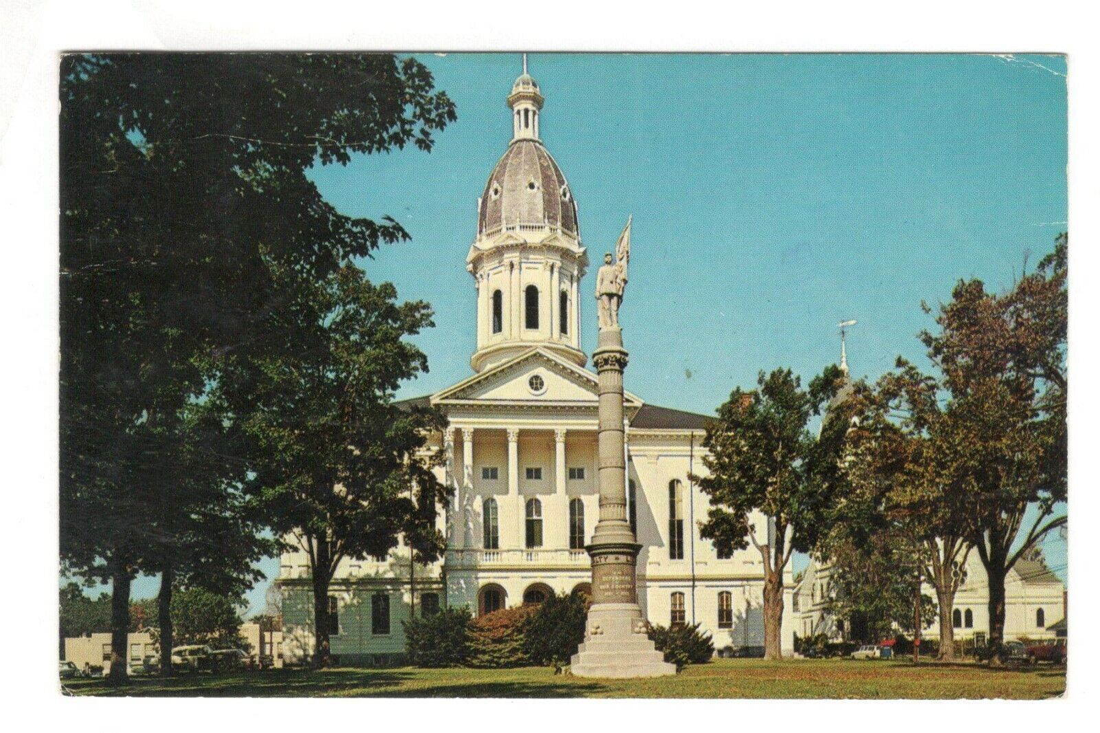 Town Hall & Memorial Middleboro Massachusetts Vintage Postcard AN75