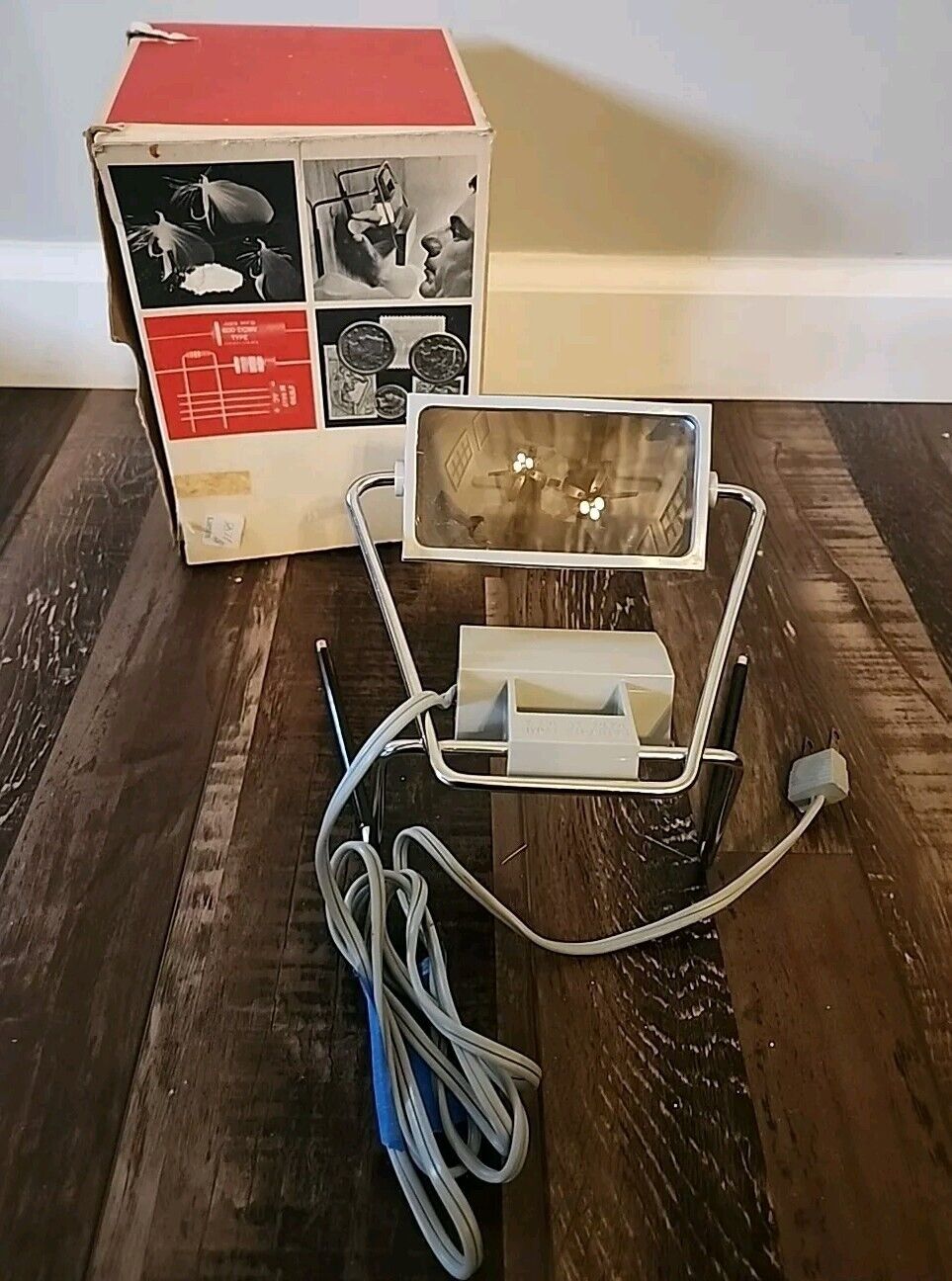 Vintage Bausch & Lomb Illuminated Stand Magnifier Cat. No. 813480 USA  With Bulb