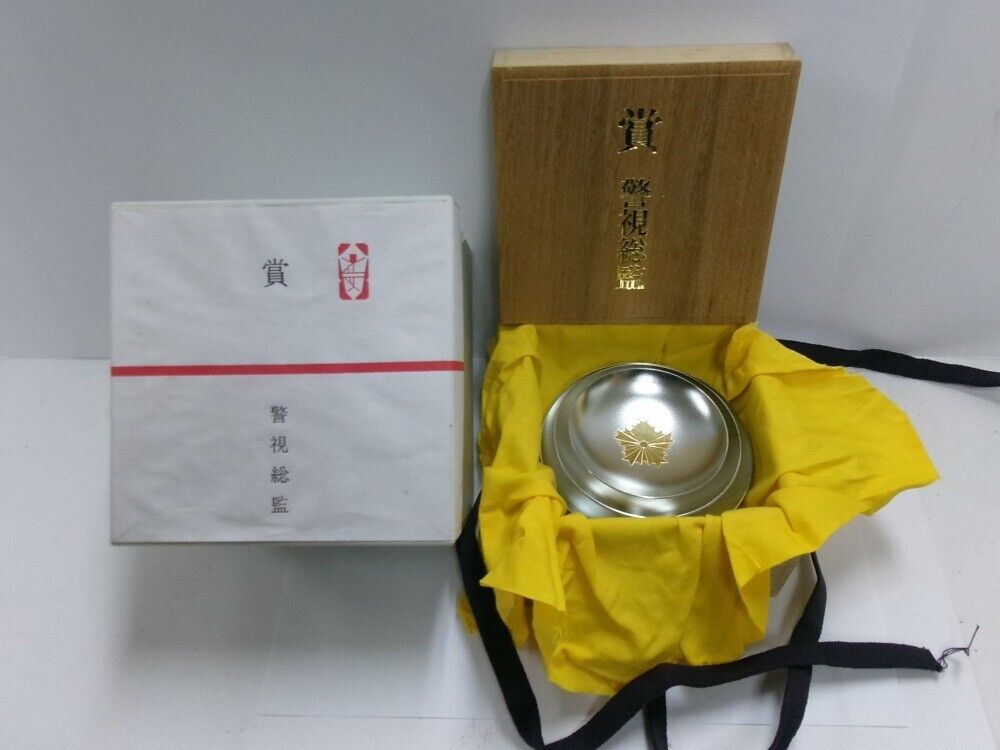 The cup of the silverF of Japan's metropolitan police chief.Three-piece set.270g