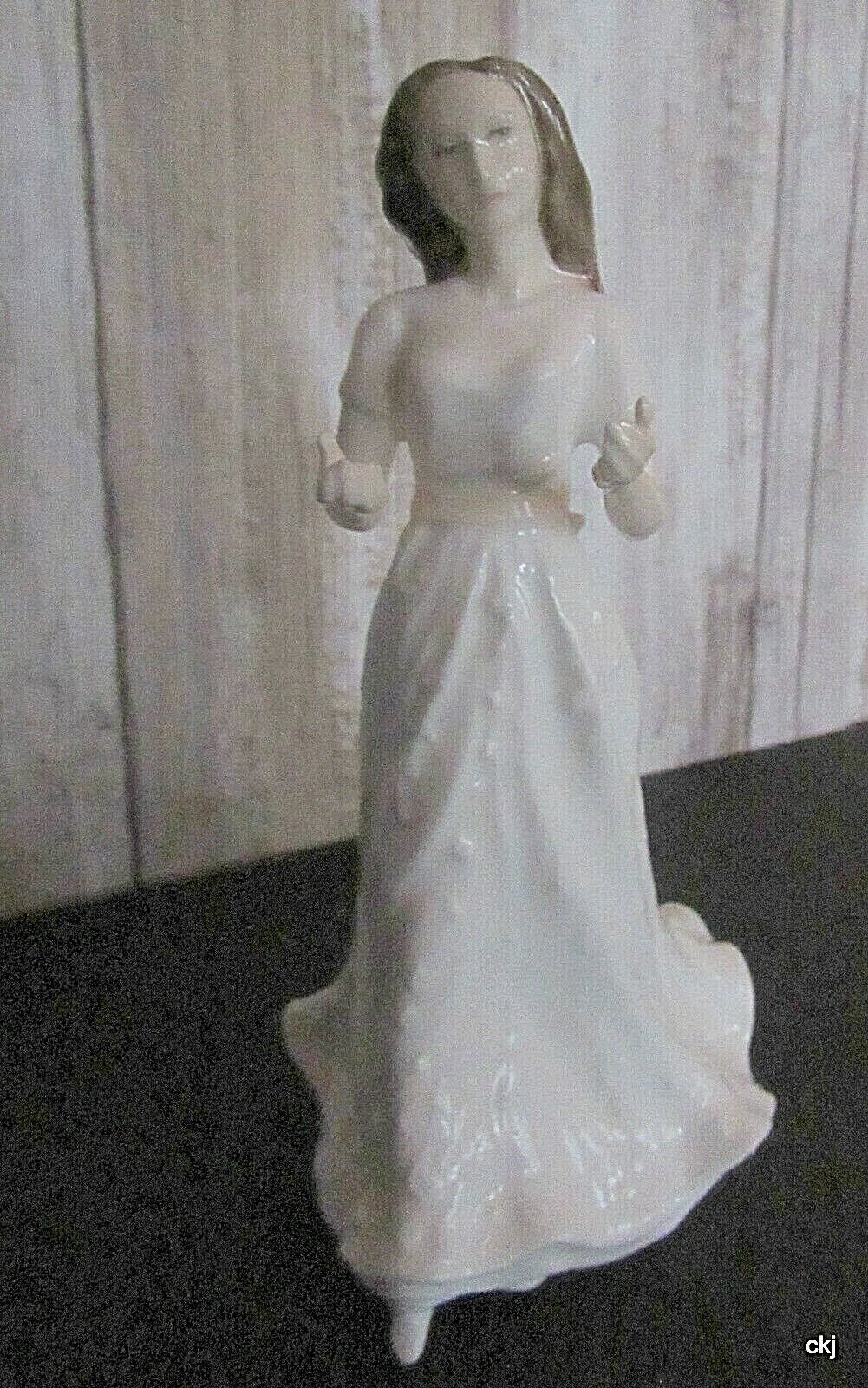 Royal Doulton Sentiments Greetings Lady Porcelain Vintage Figurines HN 4250 1999