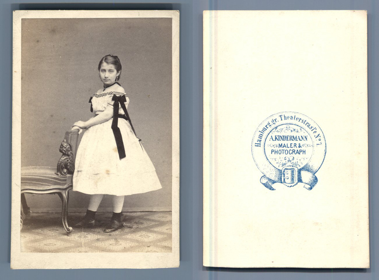 Kindermann, Hamburg, Fillette posant CDV. vintage albumen print.  Albu Print