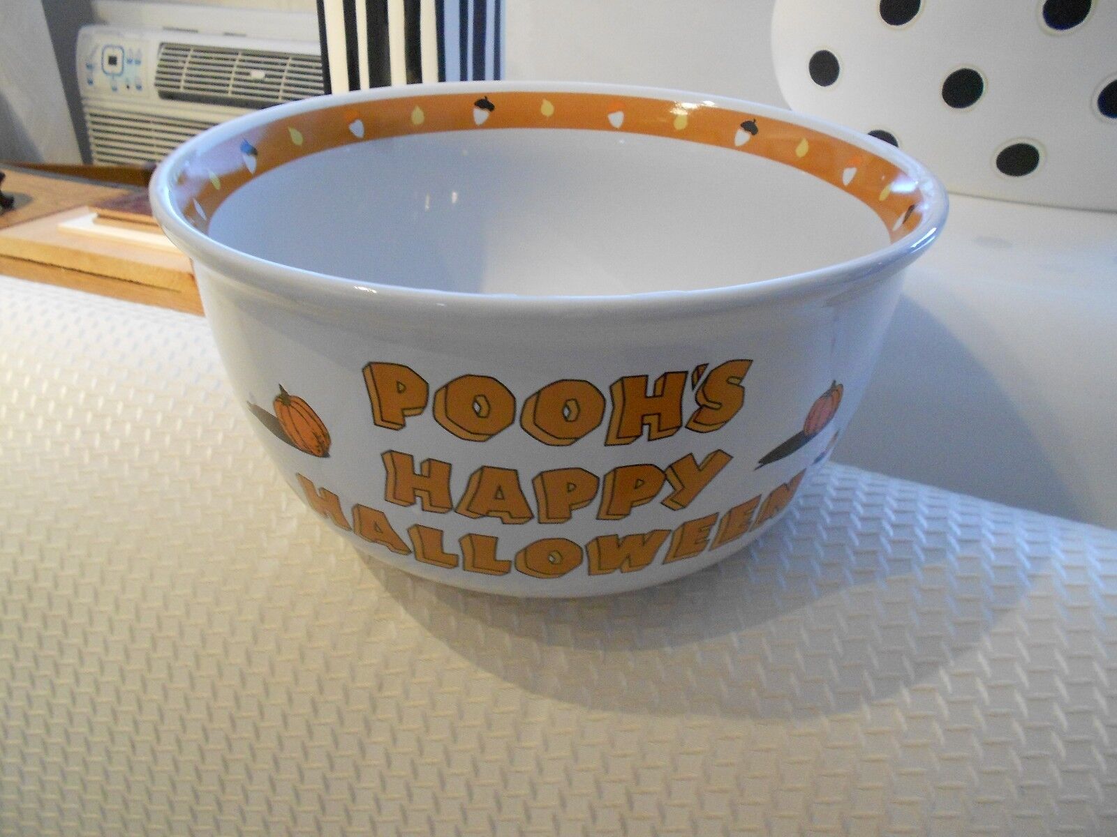 POOH\'S HAPPY HALLOWEEN LARGE BOWL-THE DISNEY STORE-EXCELLENT CONDITION