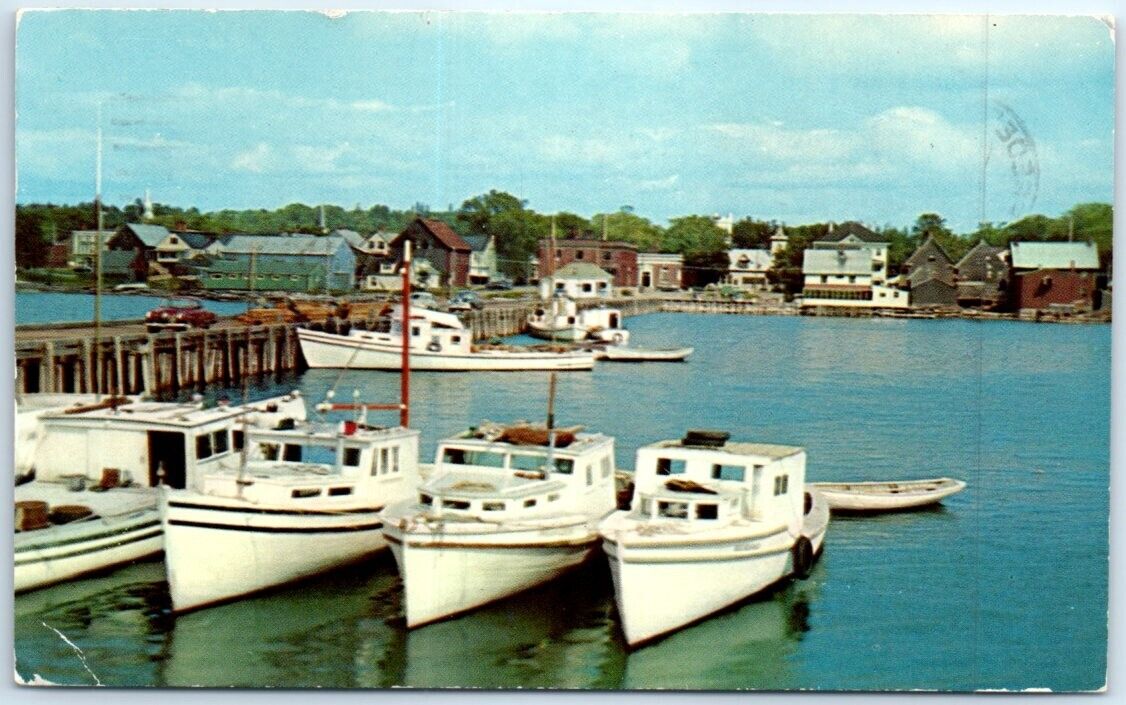 Postcard - Fishing Boats in Harbour, St. Andrewd, New Brunswick, Canada