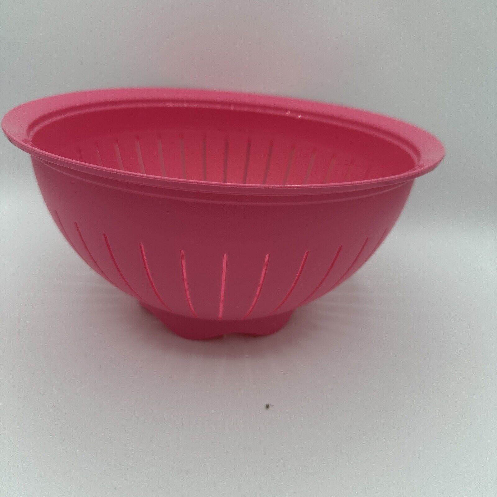 Tupperware Impressions Colander 18 cup/ 4.3L Jellyfish Pink Color New