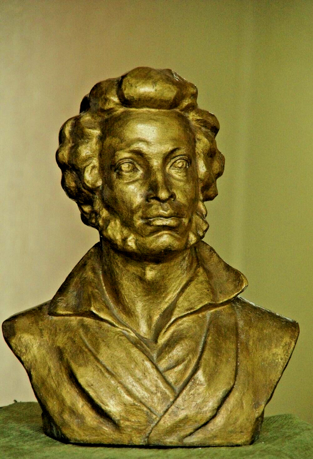 Antique Soviet Beautiful Bust Statuette USSR The Great Writer A.S. Pushkin