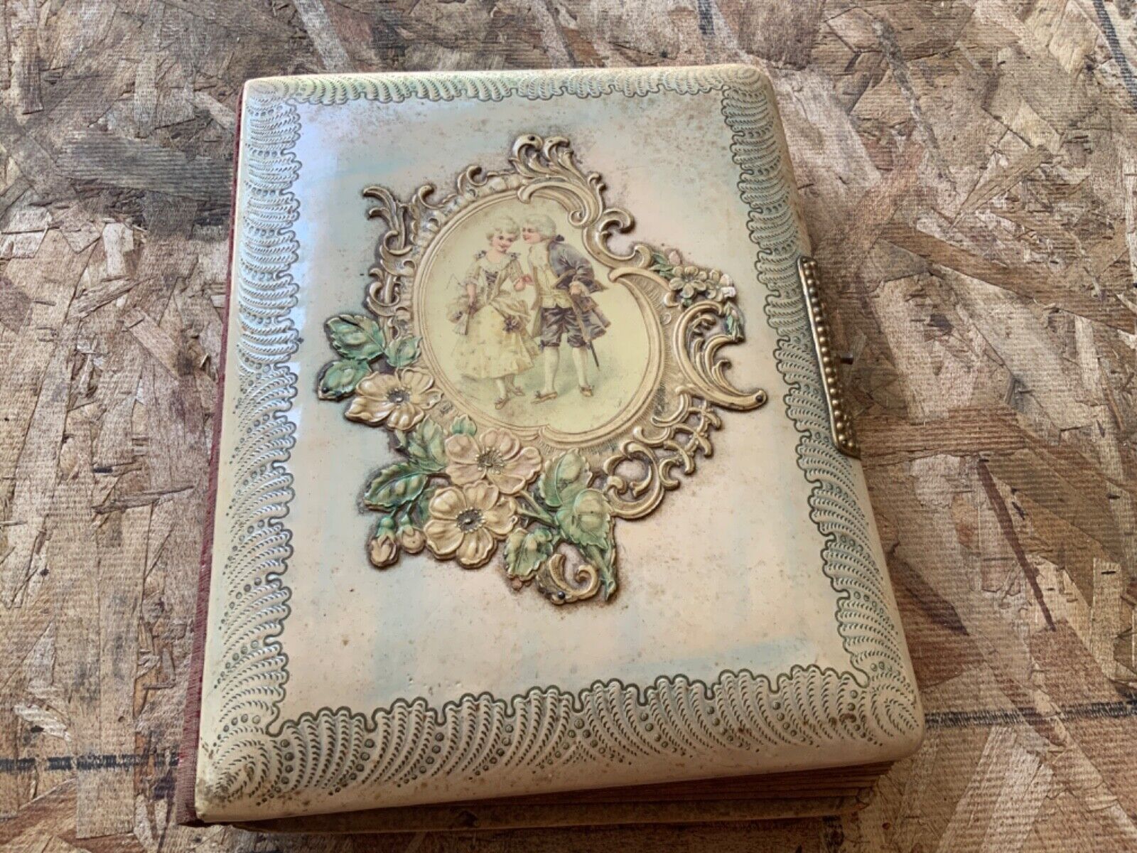 antique VINTAGE 1800’s ALBUM WITH 32 PHOTES IN THE BOOK
