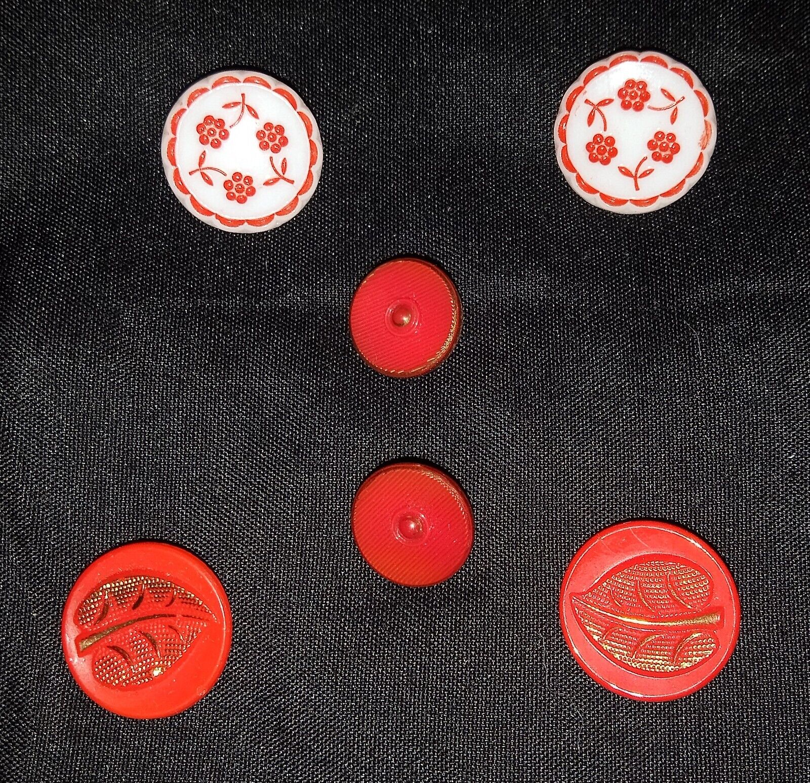 Lot of 6 Vintage Red and White Milk Glass Buttons Flowers Gold Luster 1/2\'- 3/4\