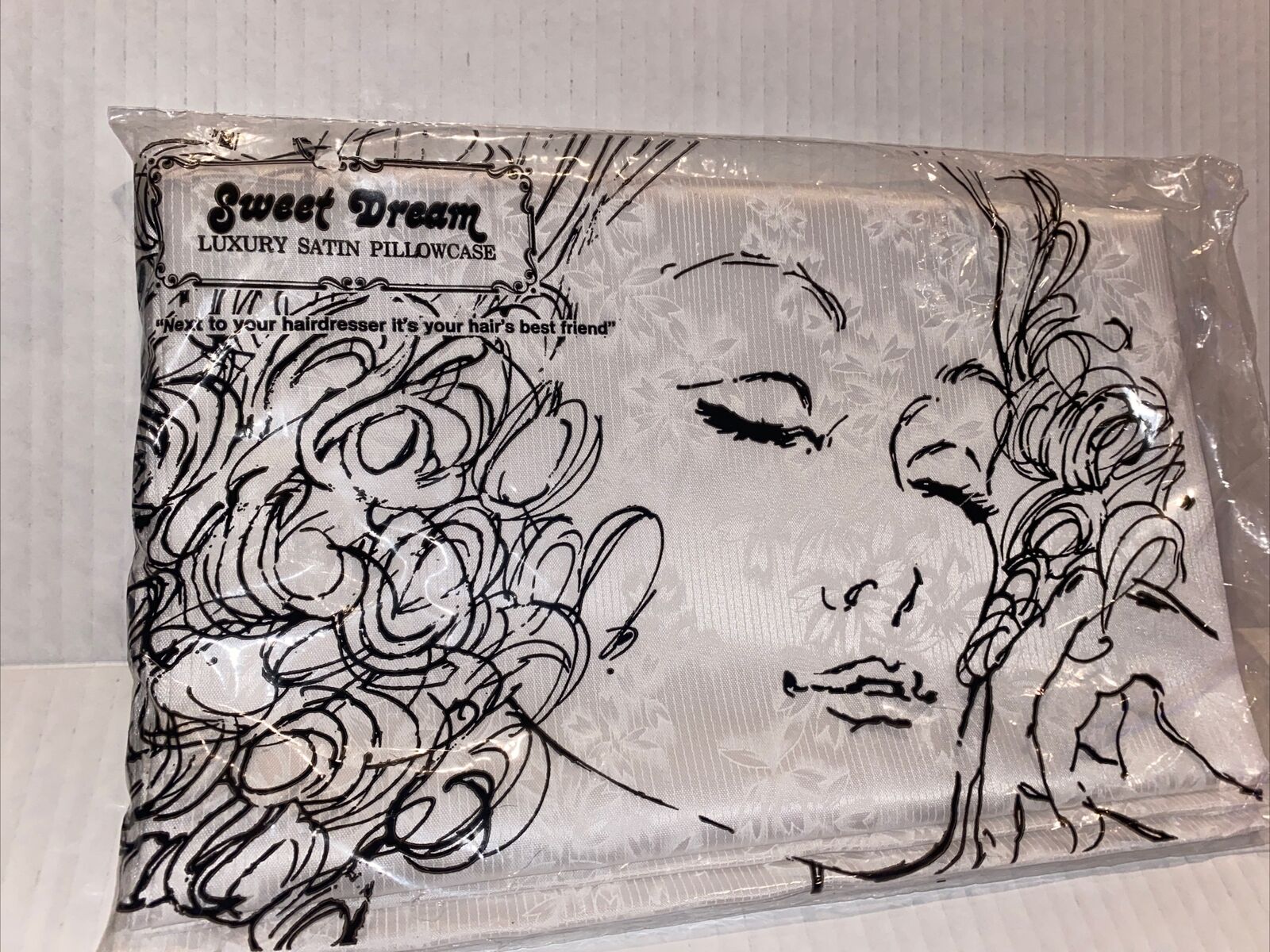 New Sweet Dreams Luxury Satin Pillowcase White Off Sheen 22 x 28 Standard Sealed