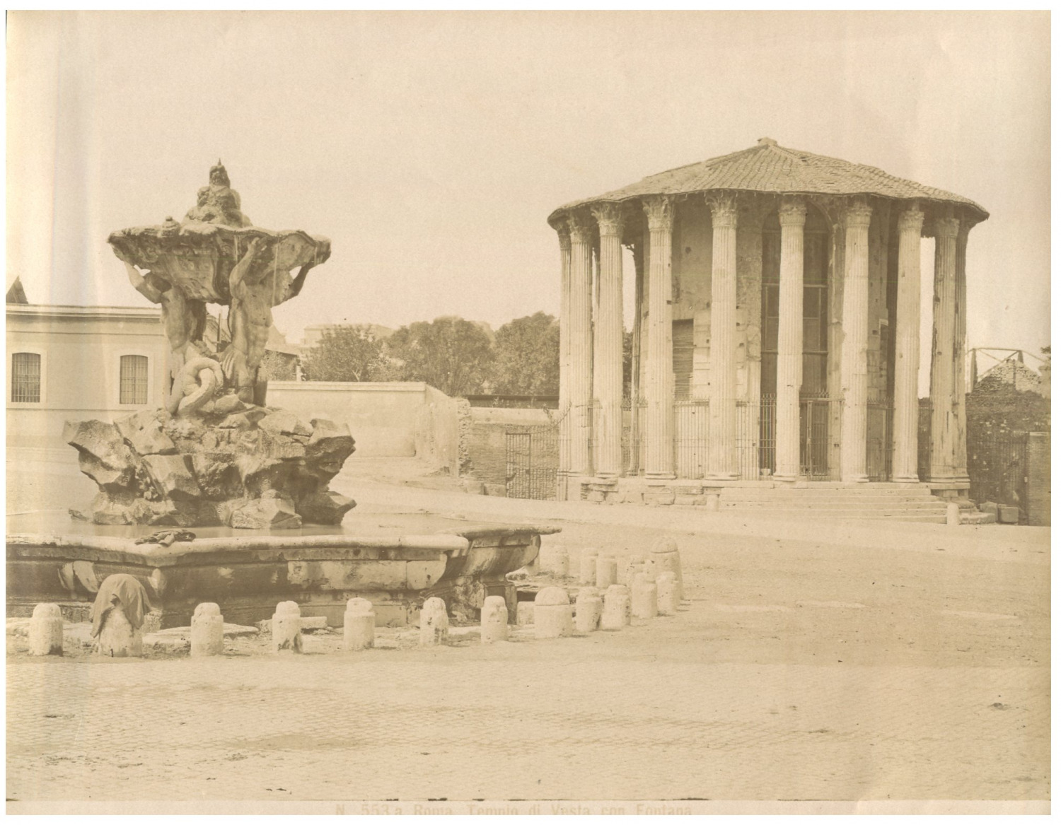Italy, Rome, Temple of Vesta with Fountain vintage albumen print, Tirage albu