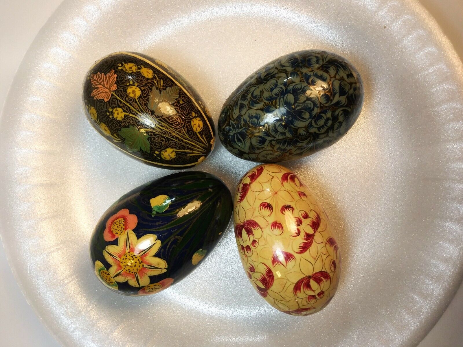 Set Of 4 Handpainted Detailed Laquered Eggs 