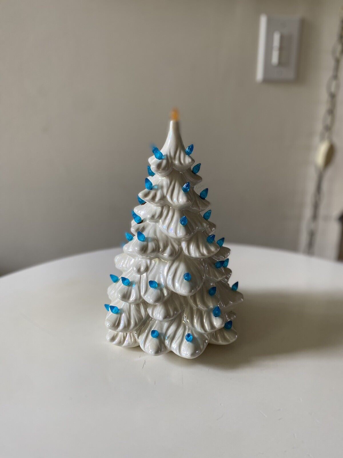 Vintage 1975 White Pearlescent Ceramic Christmas Tree Peg Lights Holland Mold