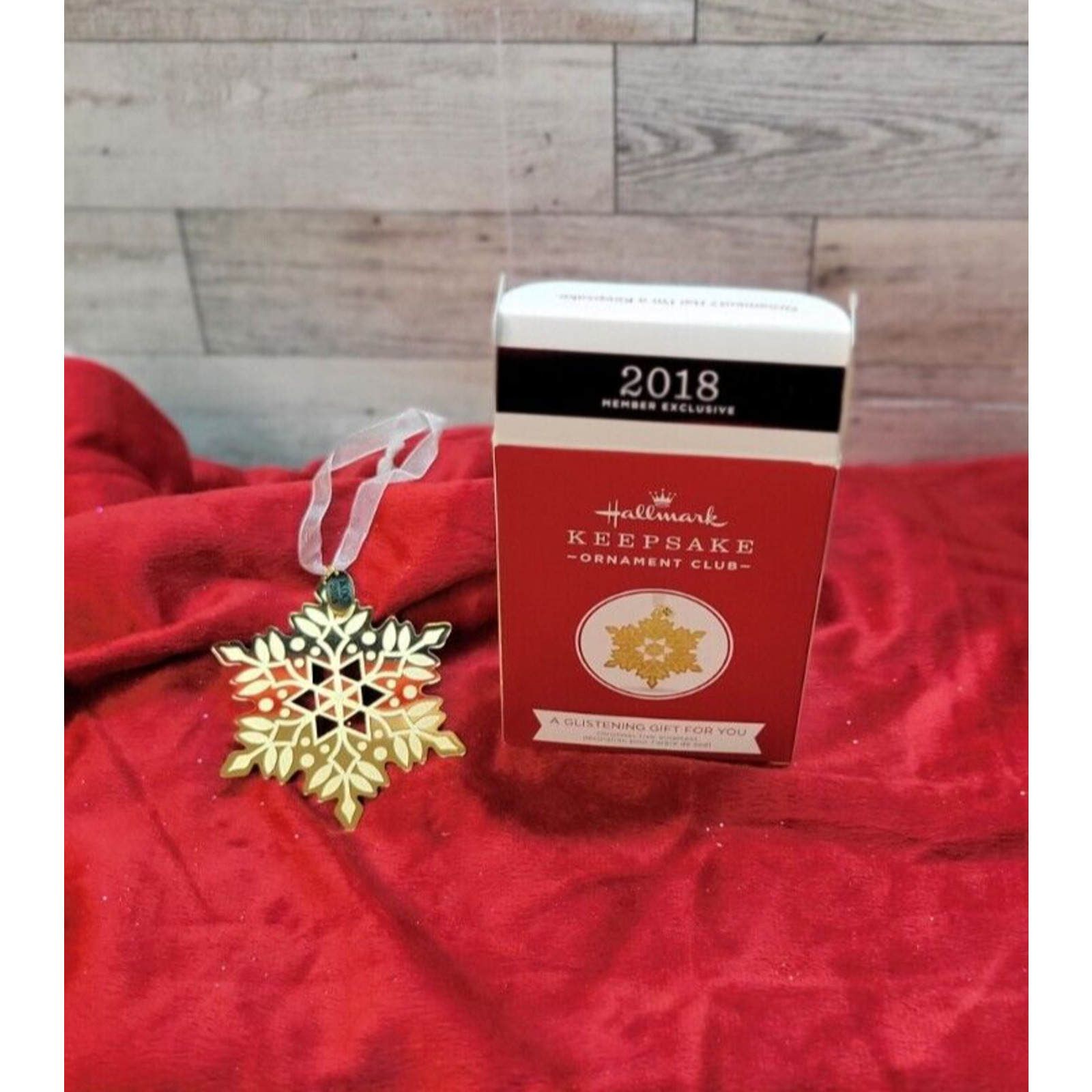 Hallmark Ornament A Glistening Gift For You 2018 Keepsake KOC Gold Snowflake