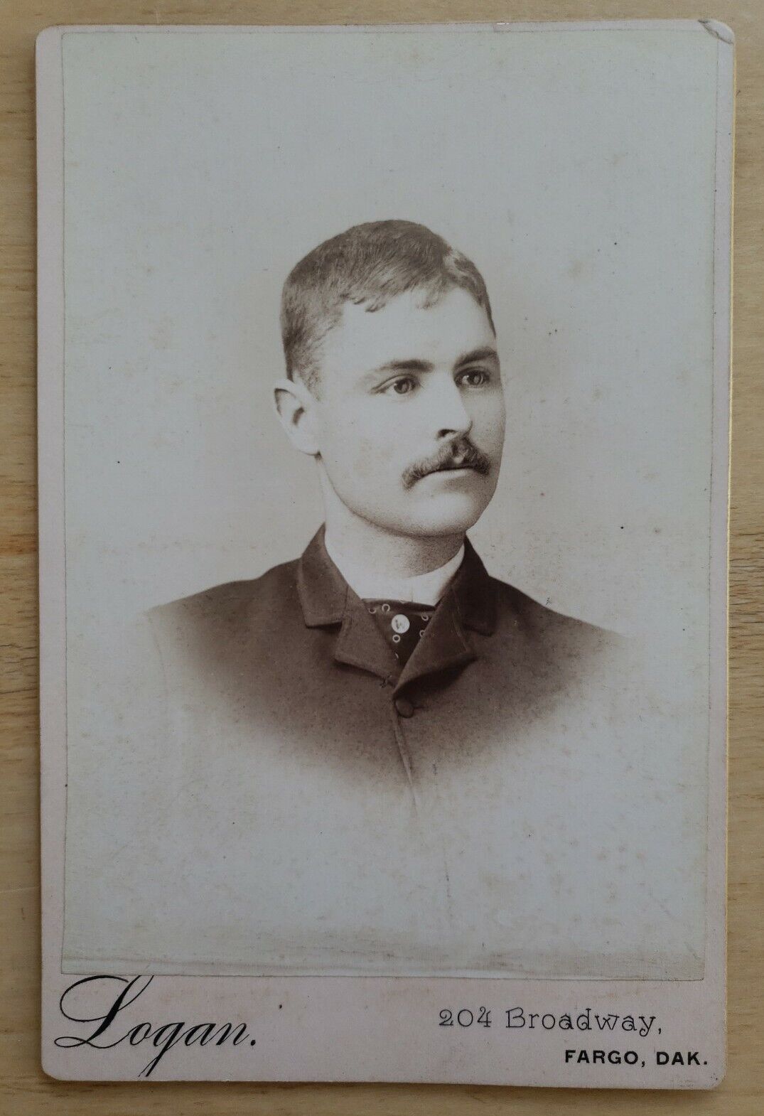 Fargo, ND Dakota Territory cabinet card 1880s, man w \