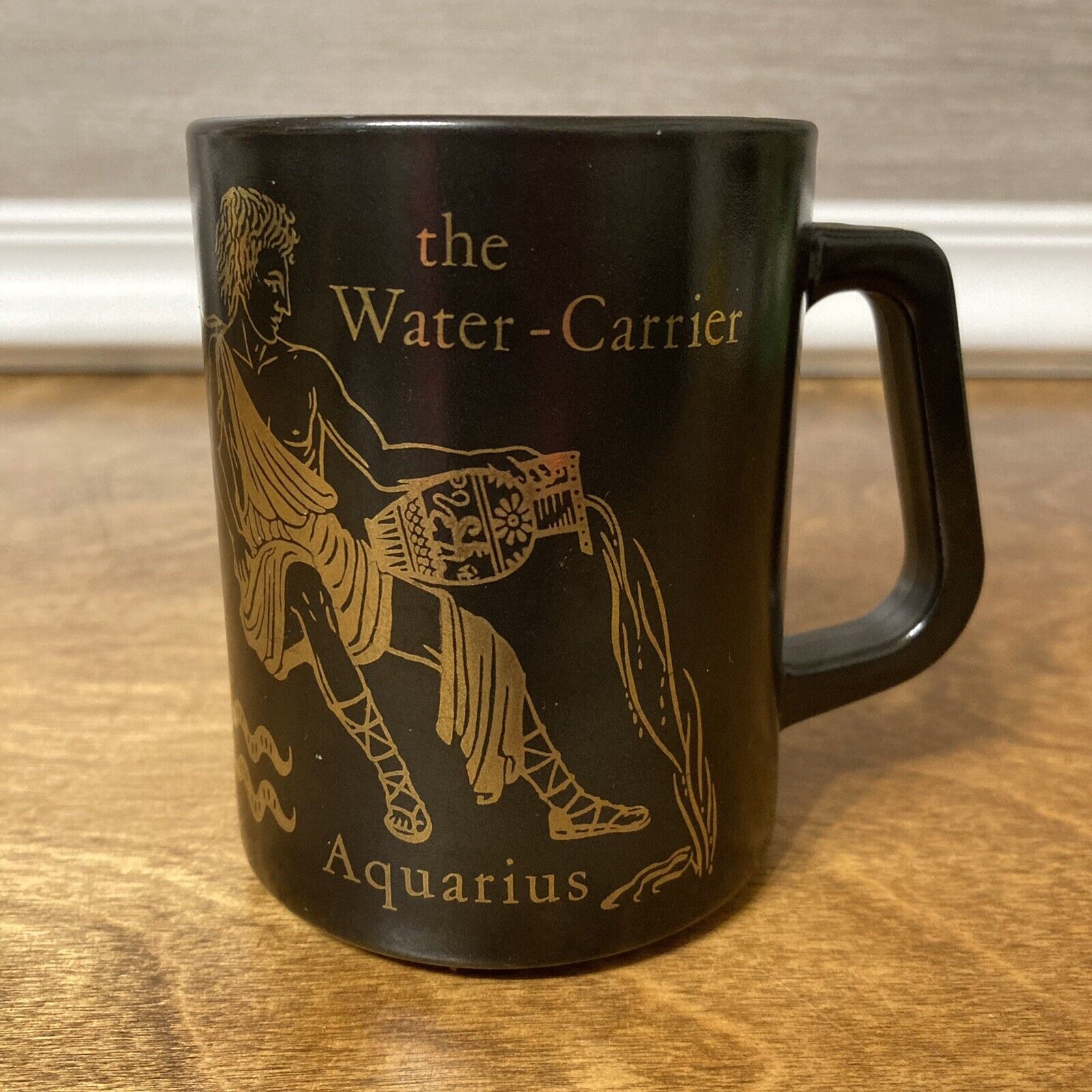 Federal Glass Aquarius Mug Zodiac Horoscope The Water Carrier