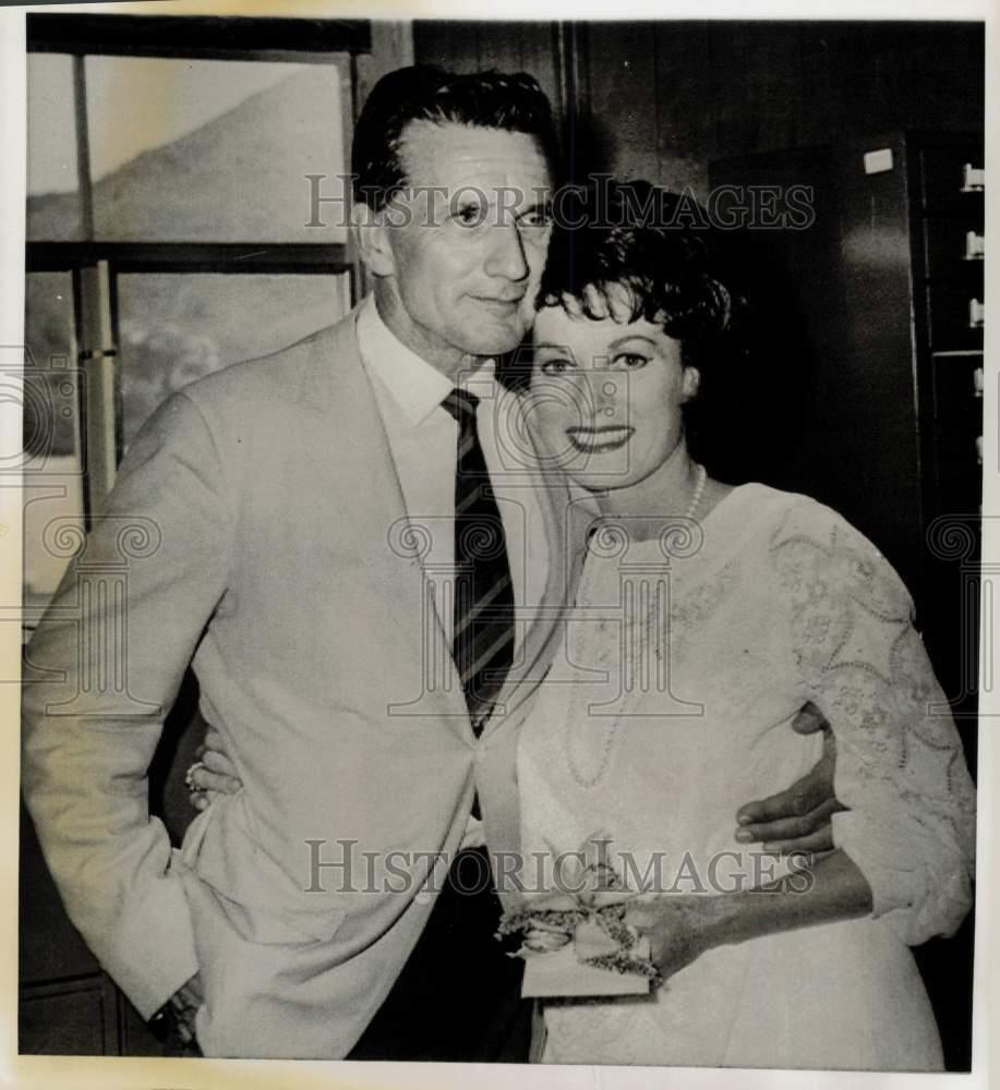 1968 Press Photo Maureen O\'Hara and Charles Blair after wedding in St. Thomas