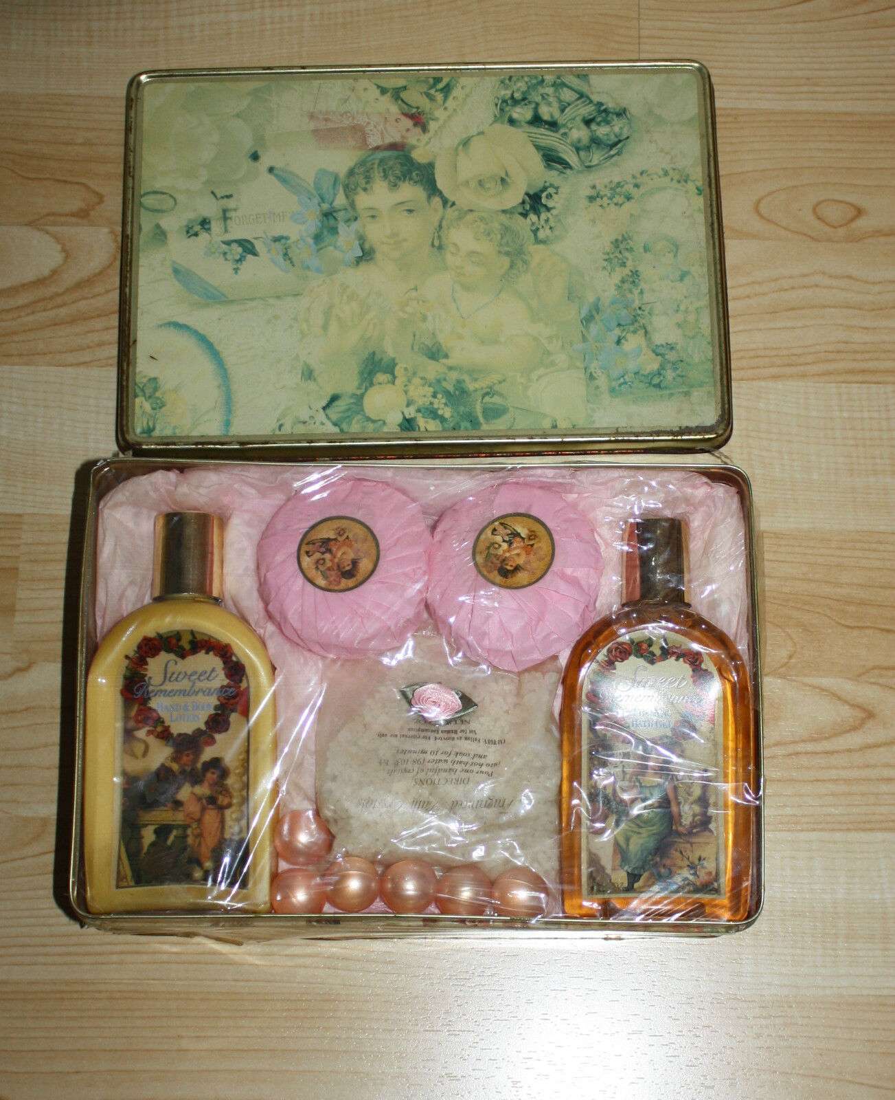 Vintage Savonette Sweet Remembrance Bath Set n Victorian Decorative Tin  