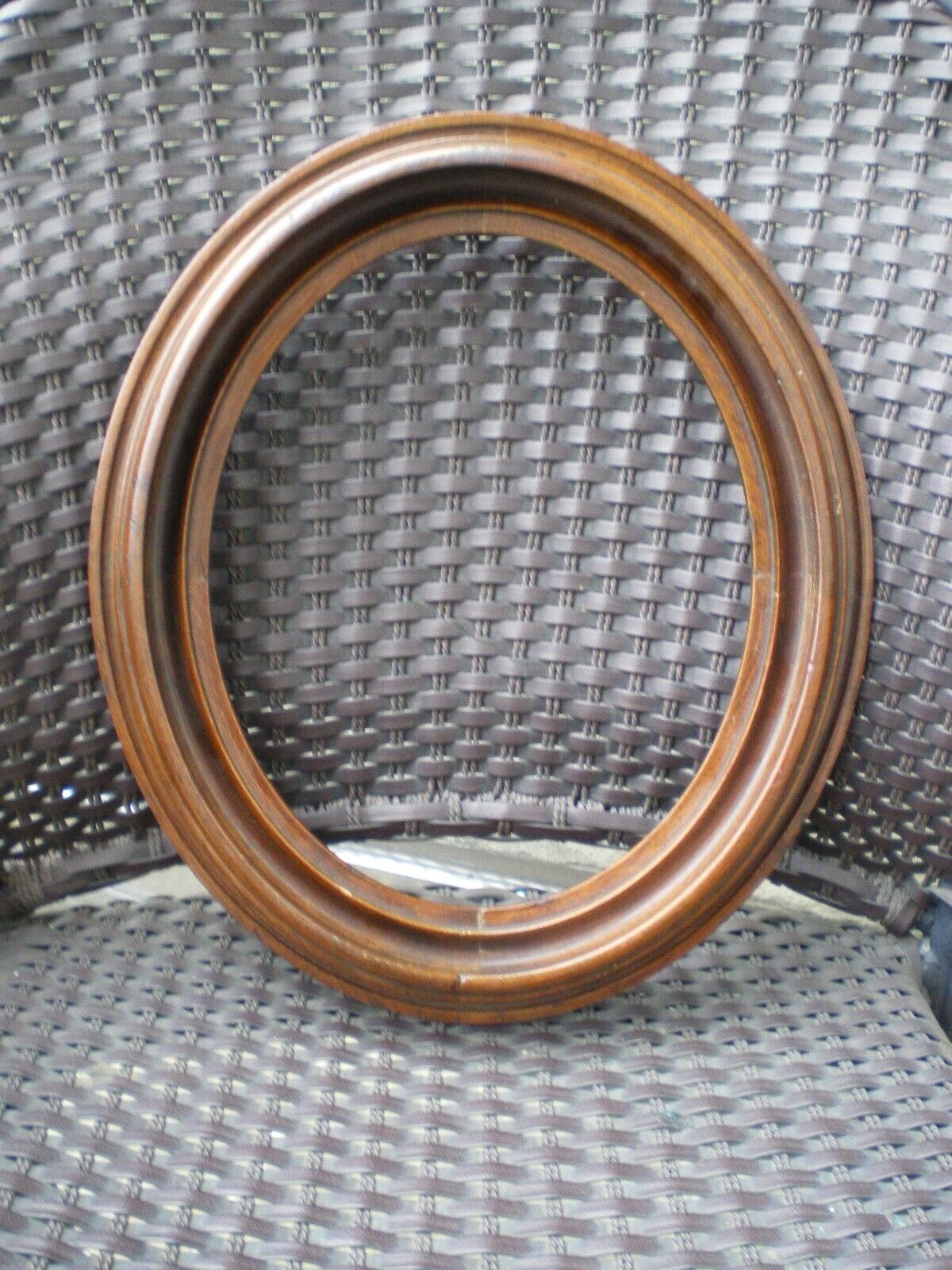 VINTAGE ANTIQUE OVAL BROWN WOOD PHOTO PICTURE FRAME 14\'\' X 12\'\'