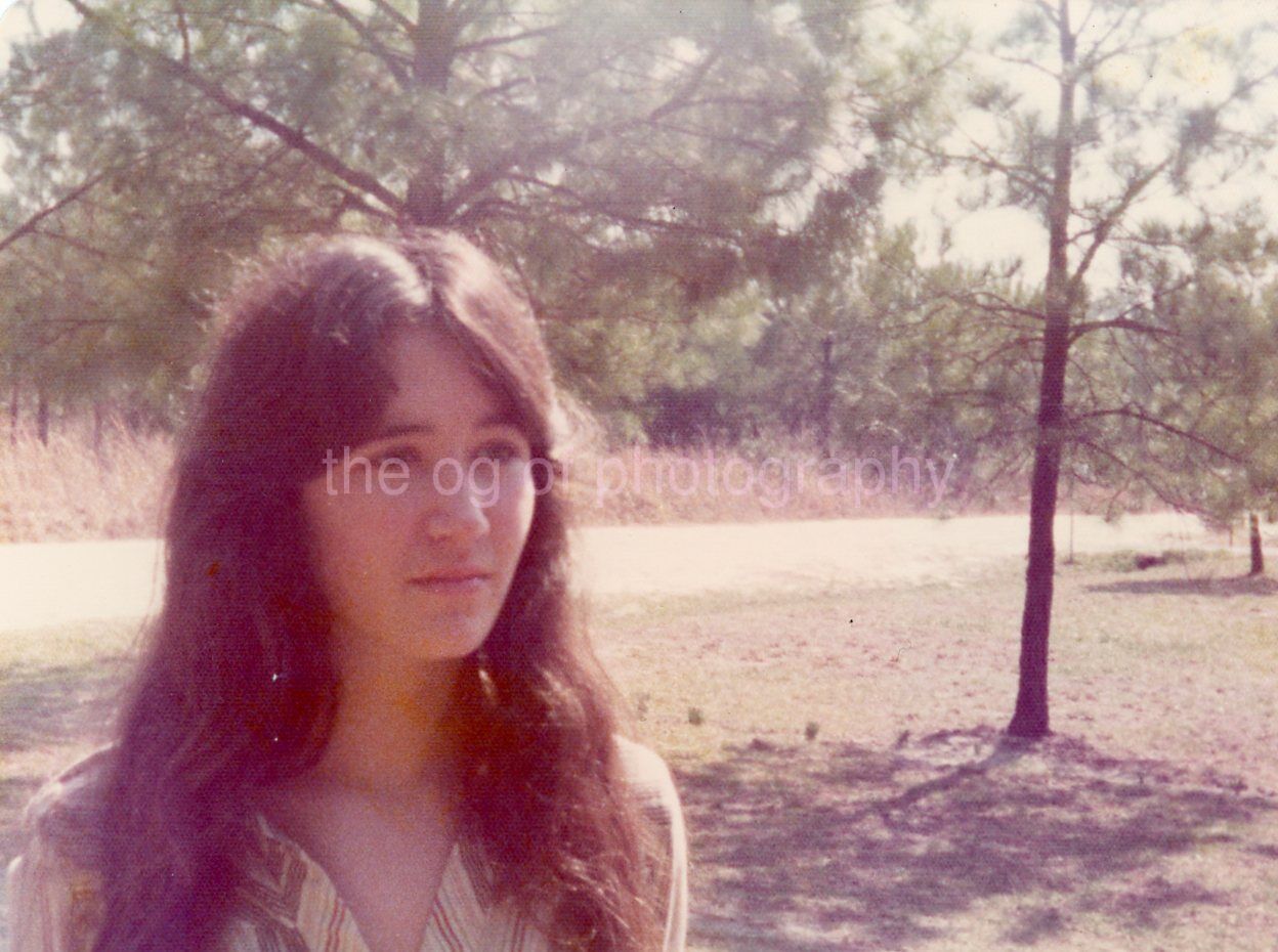 PRETTY AMERICAN GIRL 20th CENTURY Color FOUND PHOTO Snapshot VINTAGE 44 LA 96 K