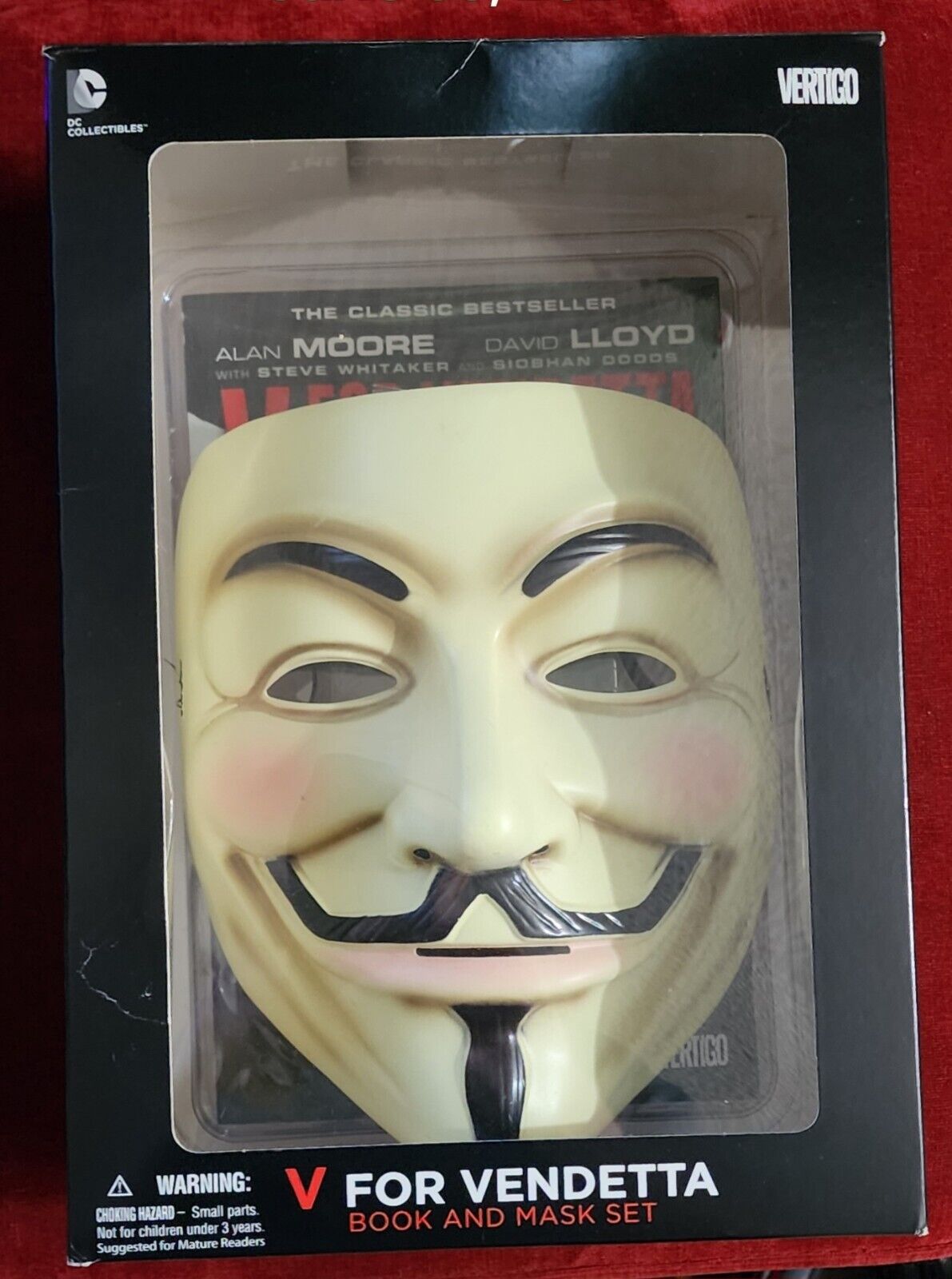 V For Vendetta Book & Mask Set From Vertigo Comics