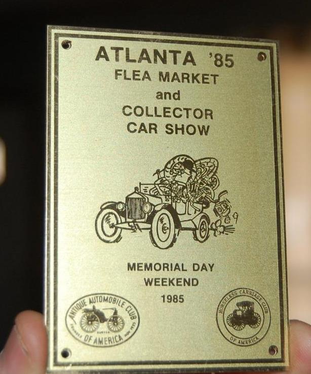 1985 ATLANTA FLEA MARKET GA. ANTIQUE CAR SHOW BRASS DASH PLAQUE SIGN SOUVENIR