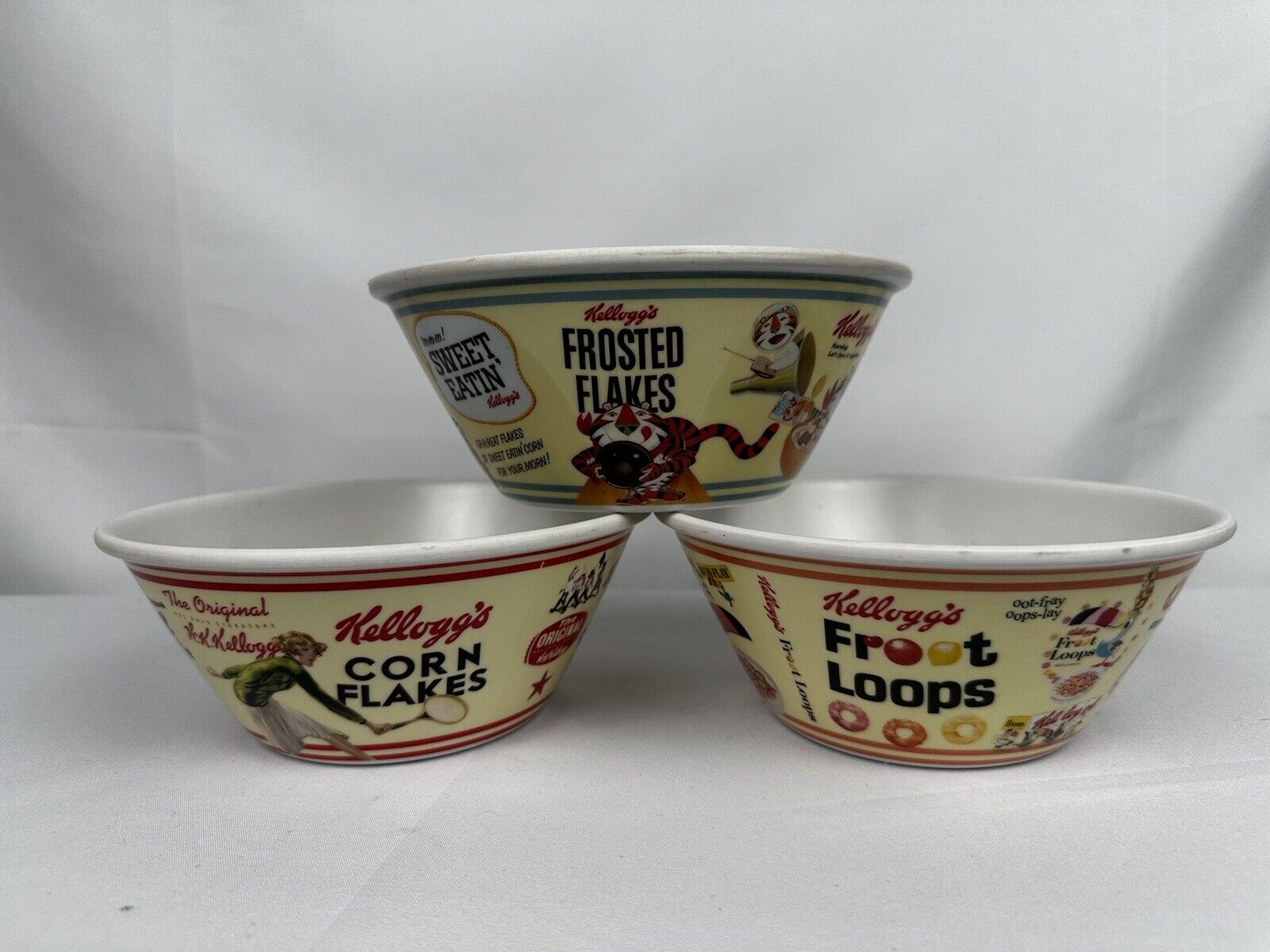 3 Kellogg’s 2011 Cereal Bowls Melamine Retro Corn Flakes Froot Loops Frosted
