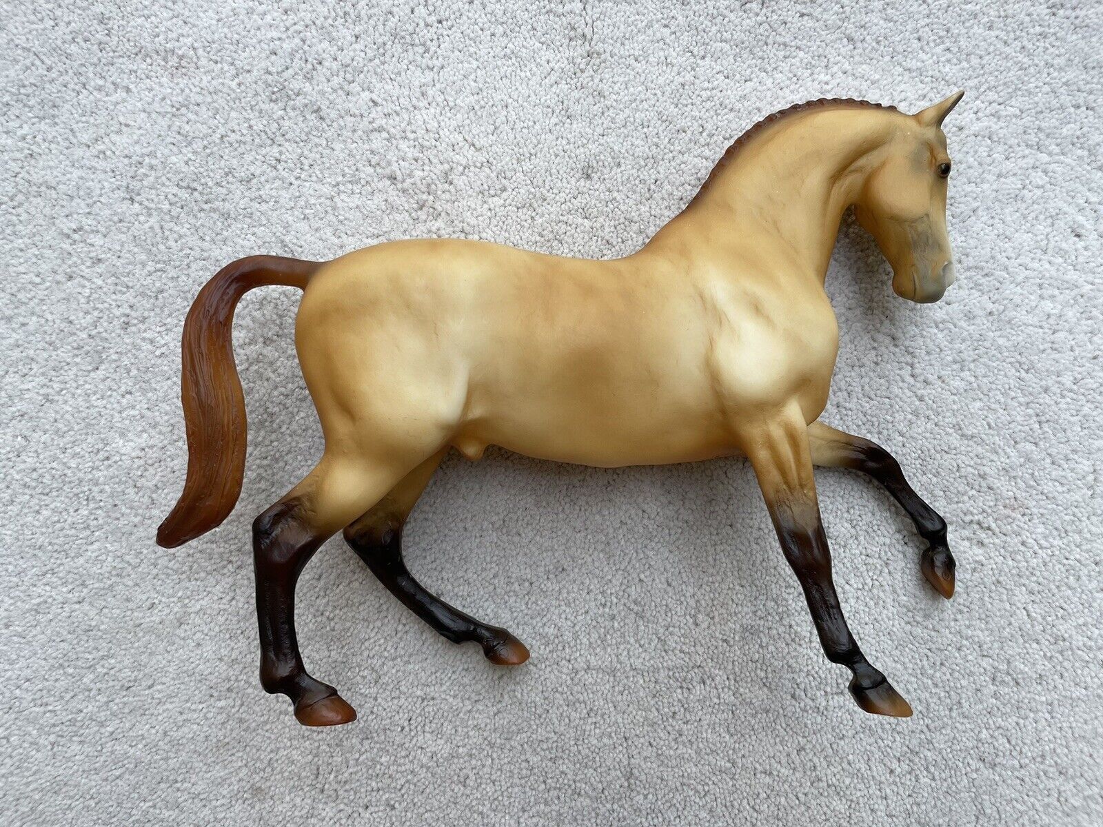 Retired Breyer Horse #720398 Sandstone Light Bay Roemer Toys R Us Medallion SR