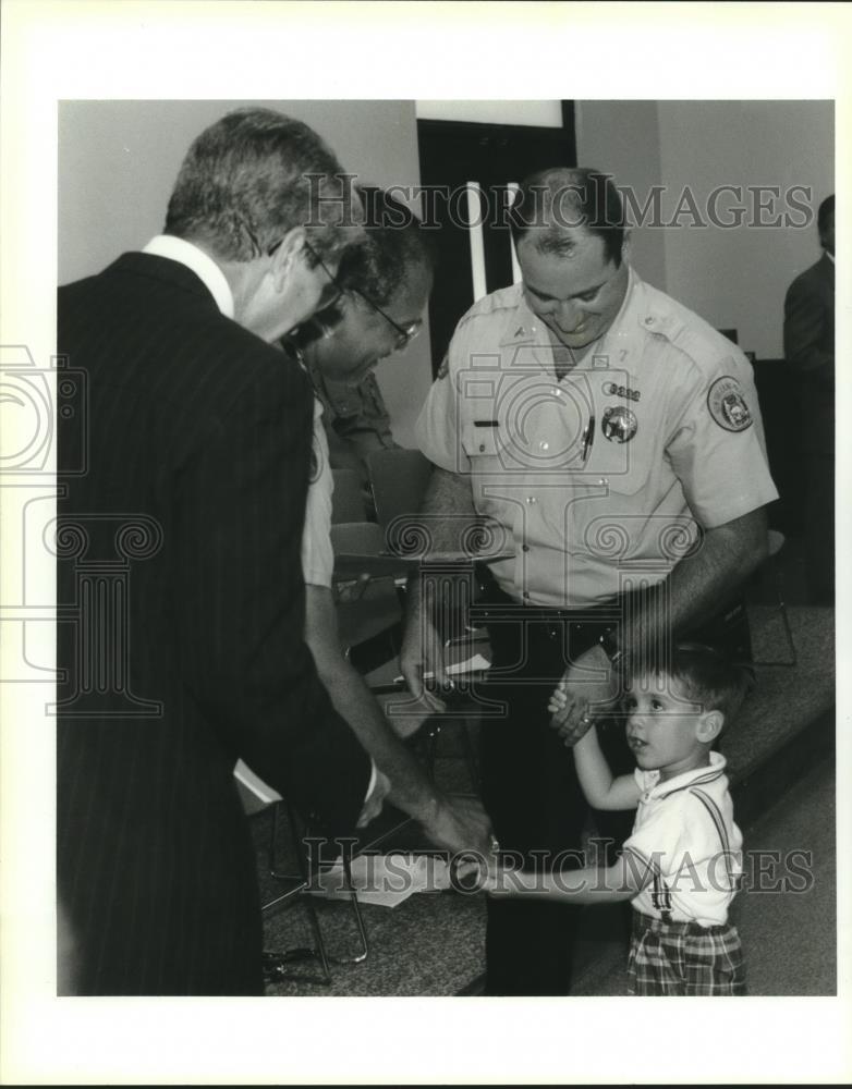 1995 Press Photo Patrick Taylor helps Richard Pennington present Medal to Father