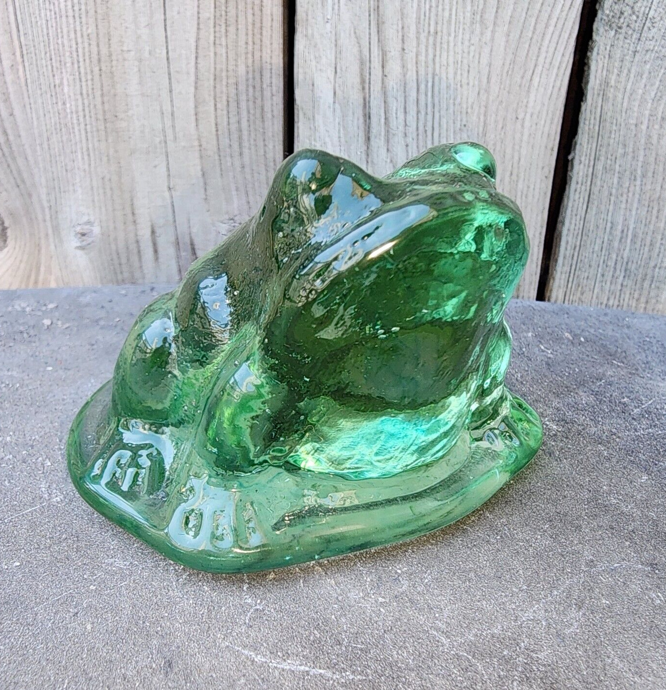 Vintage Vaseline Wilkerson UV Green Frog Figurine Statue Shines Art Glass Rosso