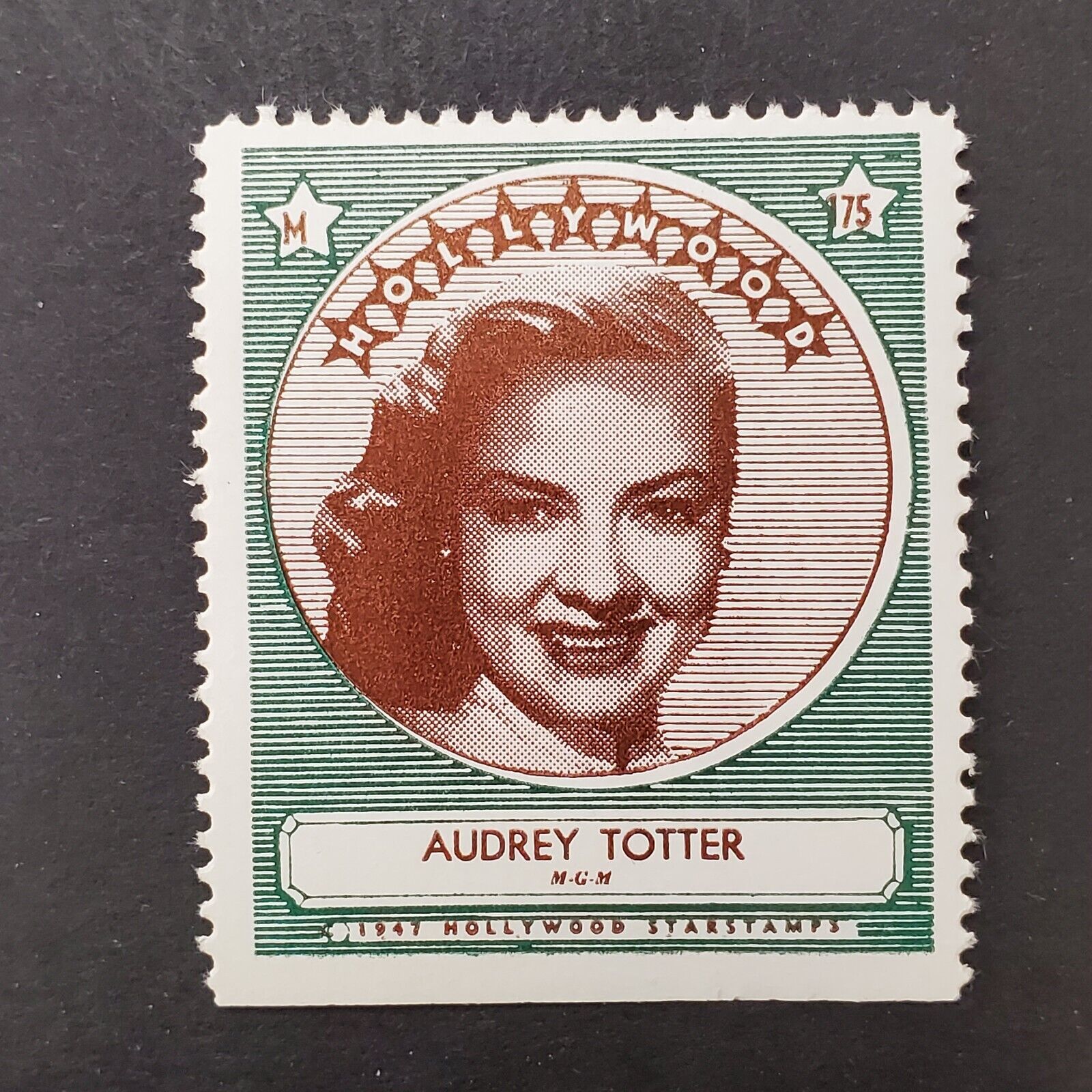 Audrey Totter 1947 Hollywood Screen Movie Stars Stamp Trading Card