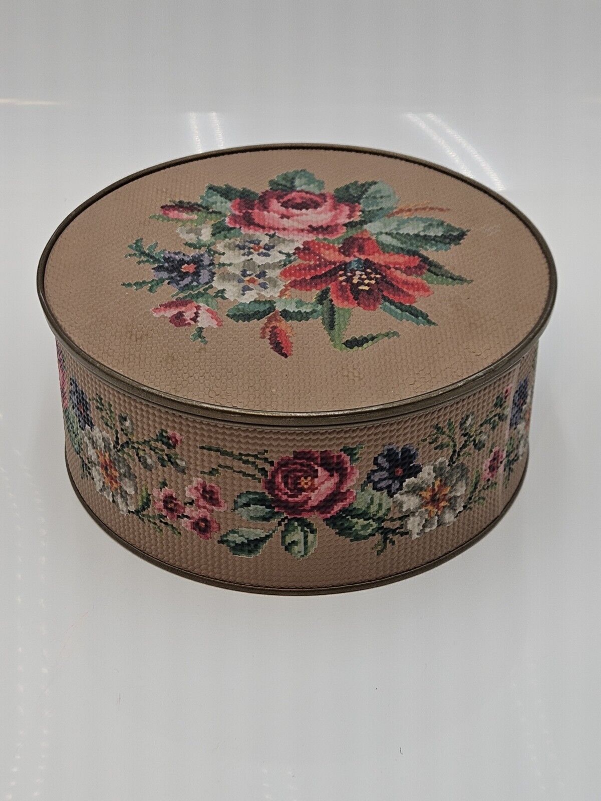 Vintage Guildcraft Flower Pattern Cookie/Sewing Tin/Container- Made in USA 7.75\