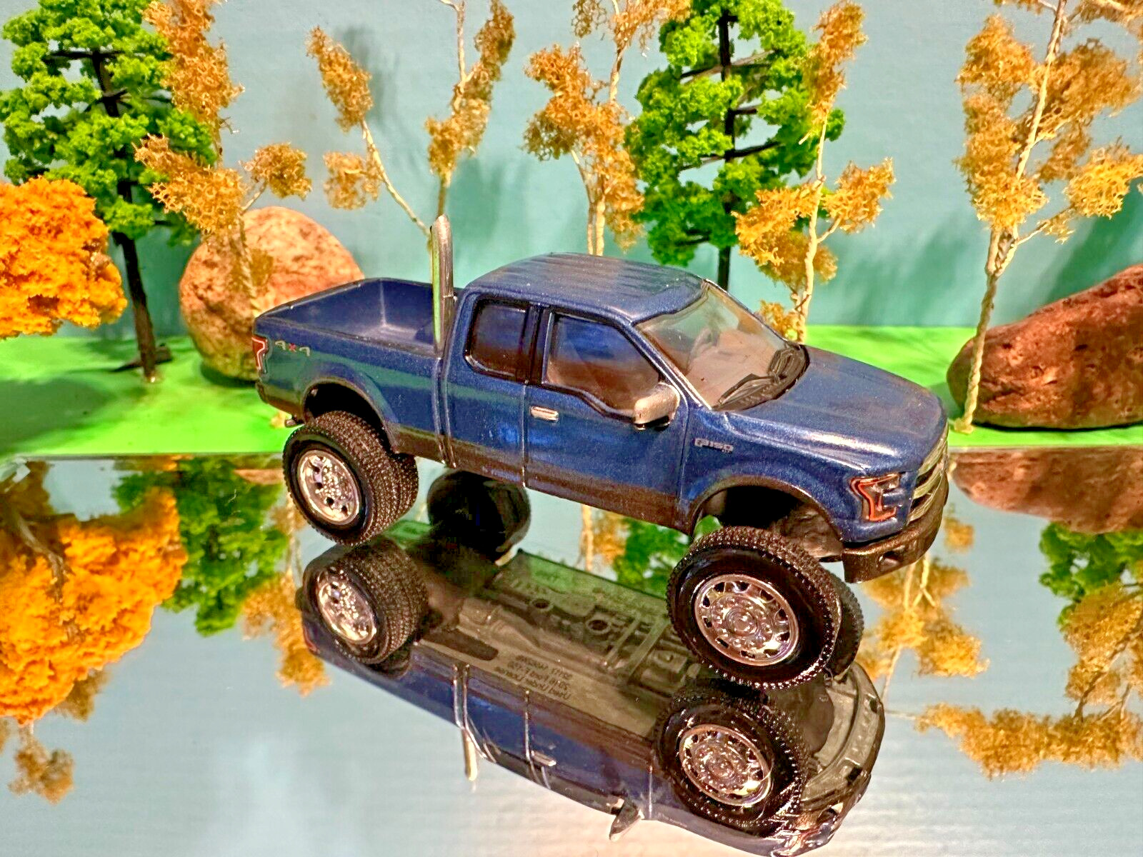 1/64 Custom Lifted 2017 Ford F150, Rear Pipe, Extended Cab, G5 Lift Greenlight