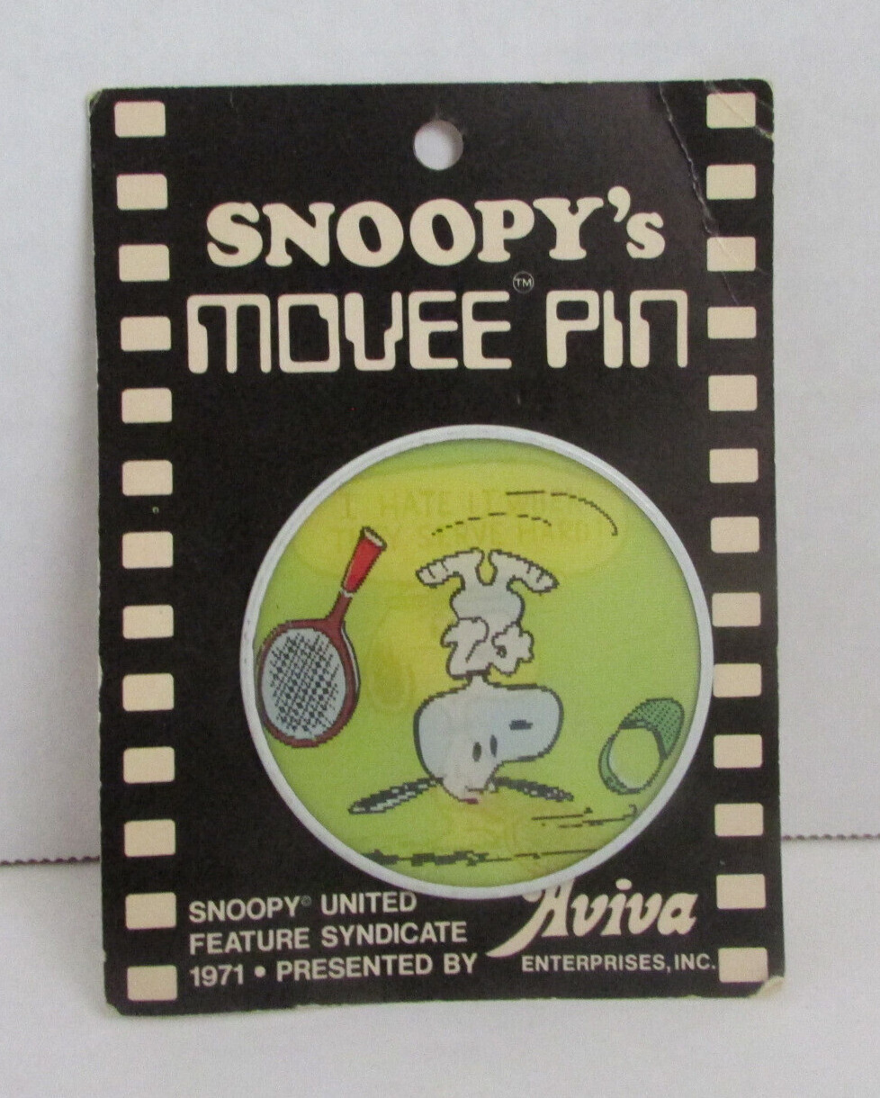 VINTAGE 1971 Aviva Peanuts Snoopy\'s Movee Pin - Lenticular Tennis NOS