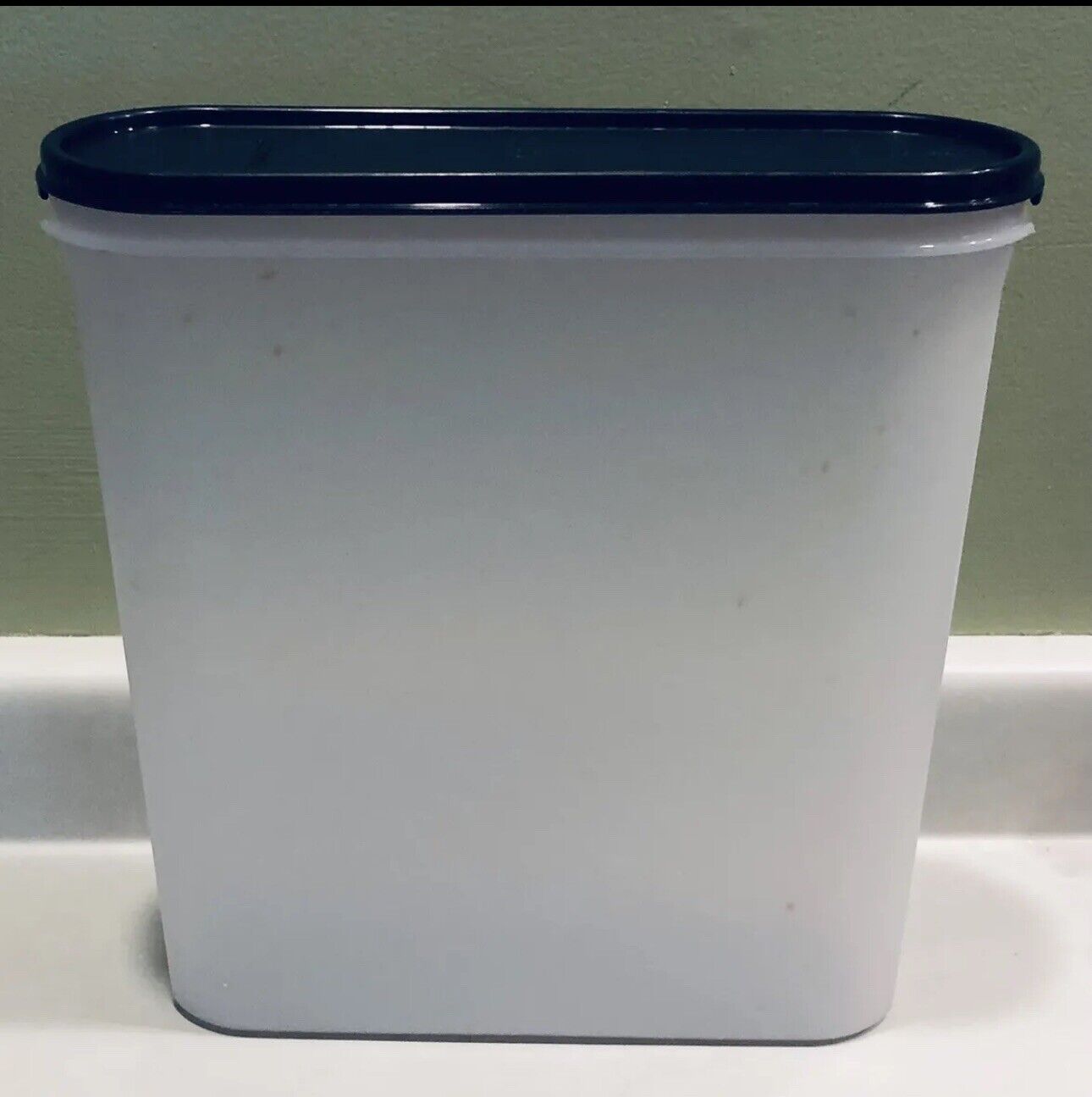 Tupperware Super Oval Black Seal / Lid Modular Mates Container #5 20 cups EUC