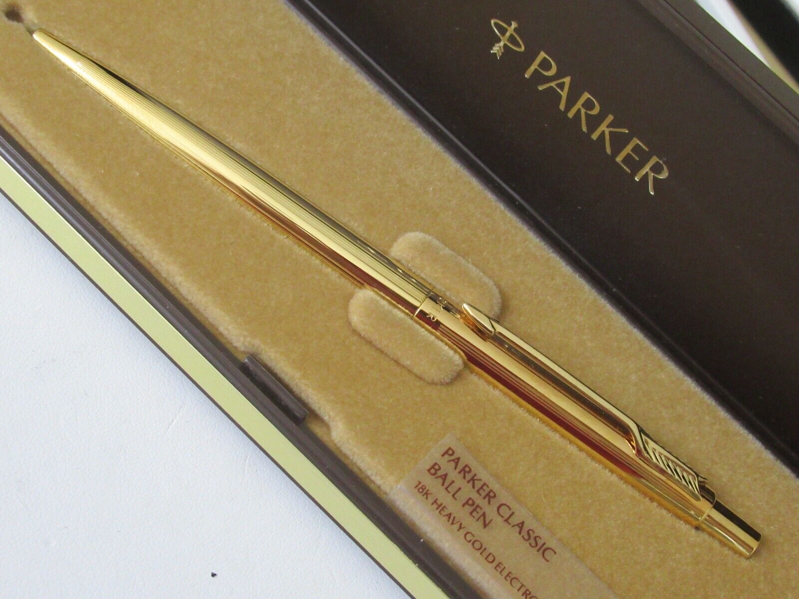 new 1982 Rare 18kt gold plated two-tone Parker classic ballpoint vintage pen USA
