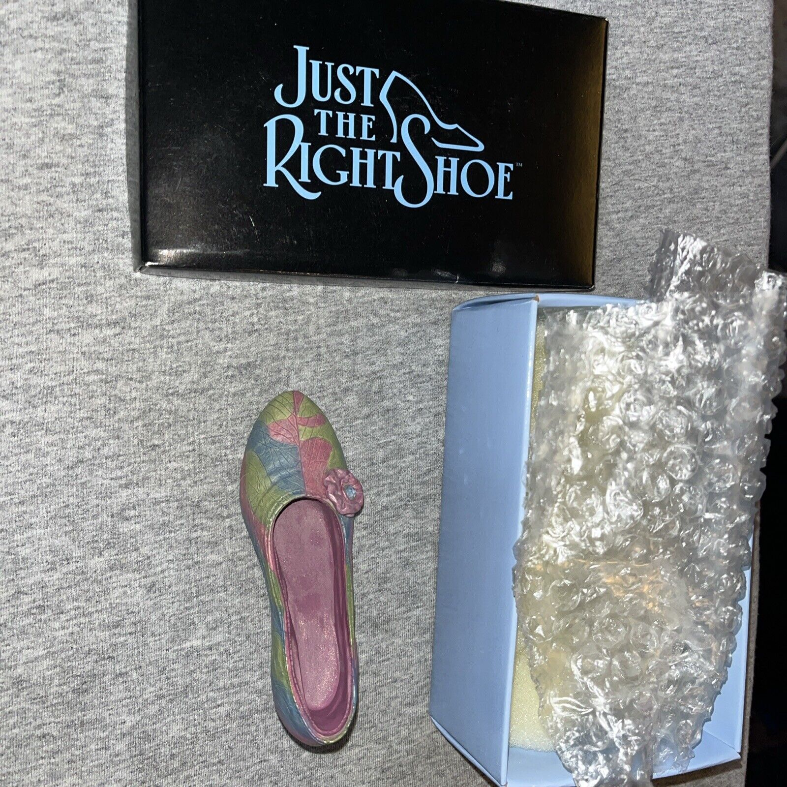 Just The Right Shoe - Rose Court - By Raine 1999 - #25009 - Boxed
