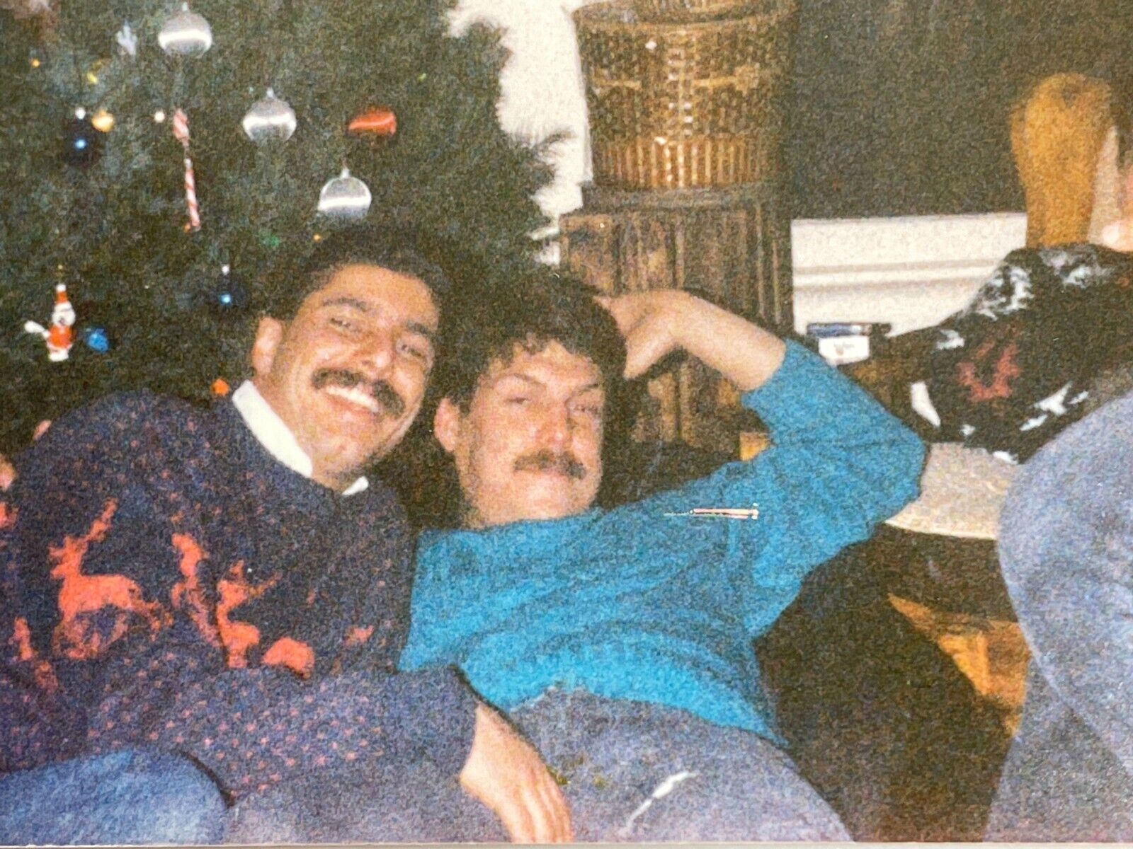 DD) Photograph Cute Amorous Affectionate Men Gay Couple 1980's Christmas Tree