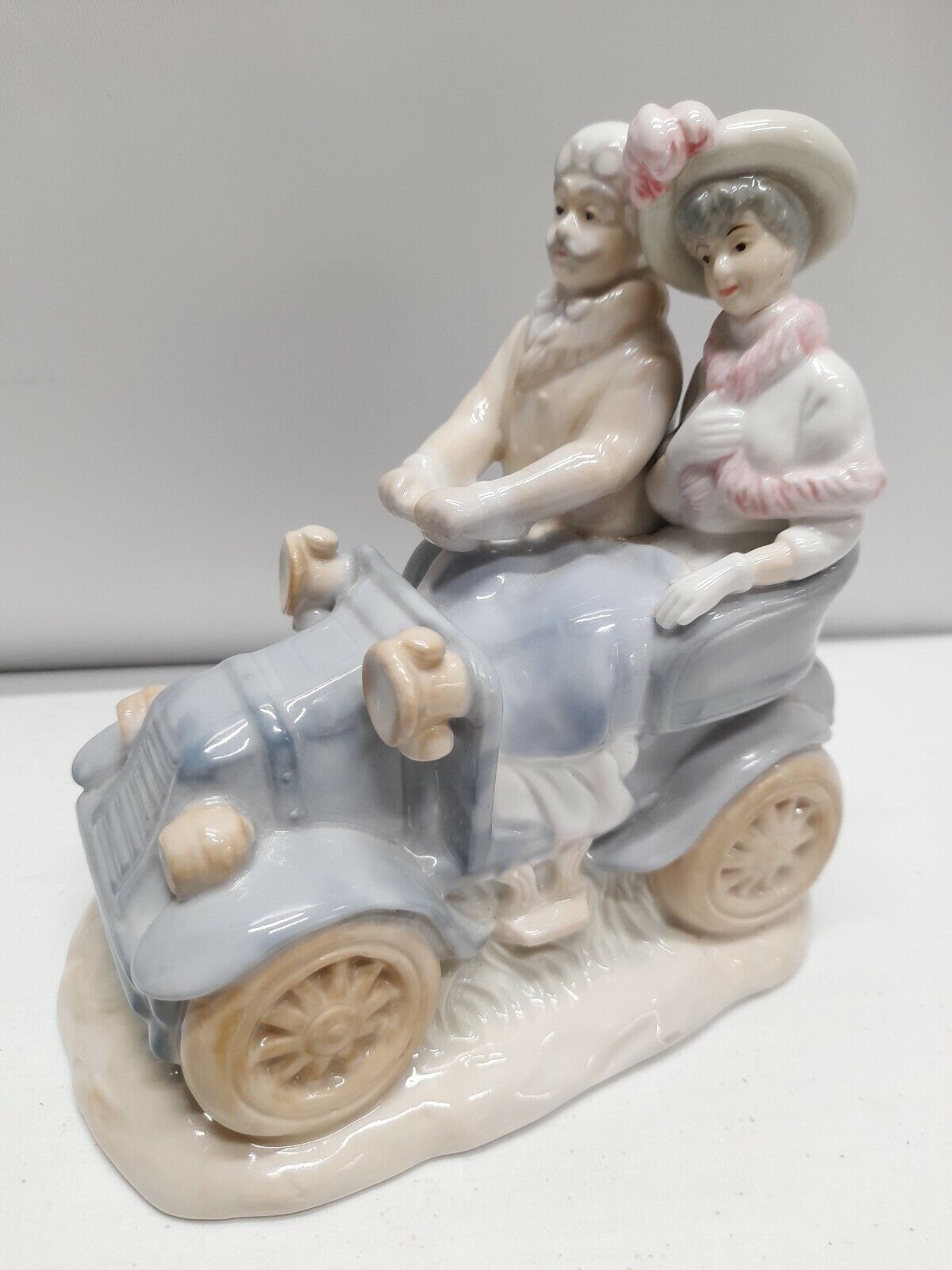 Vtg Victorian Edwardian Couple Driving Antique Car Ceramic Glazed Taiwan 