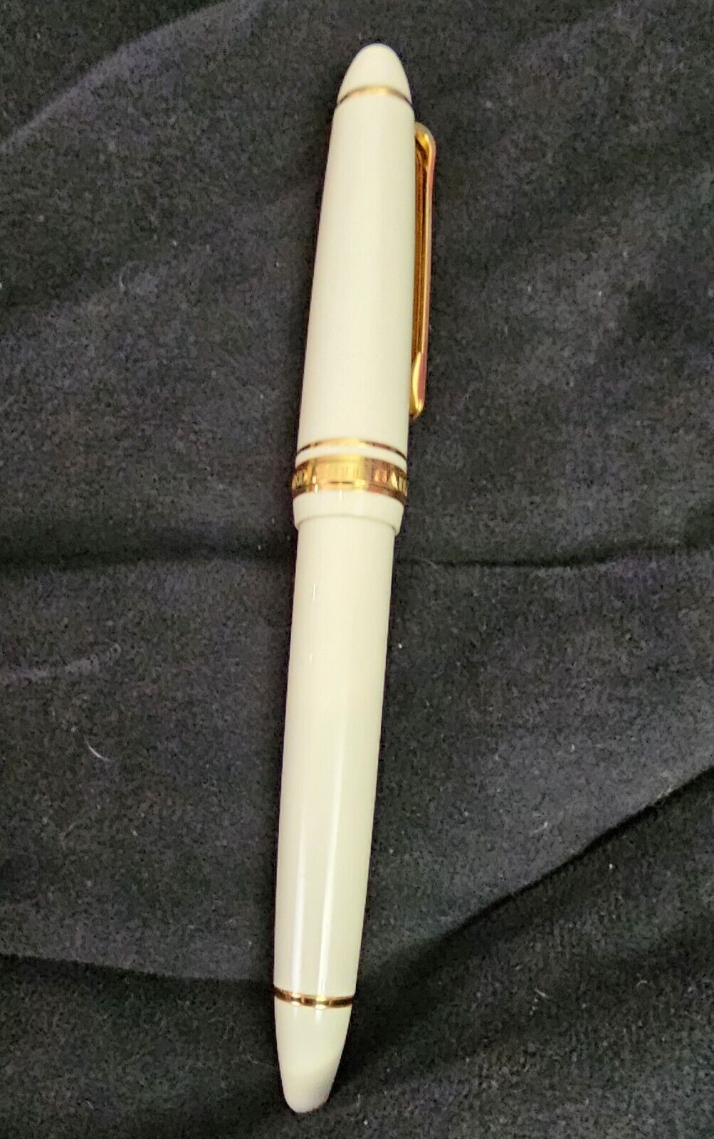 Sailor 1911 Standard Fountain Pen Ivory with Gold Trim - 14K Kobe Fine Point Nib