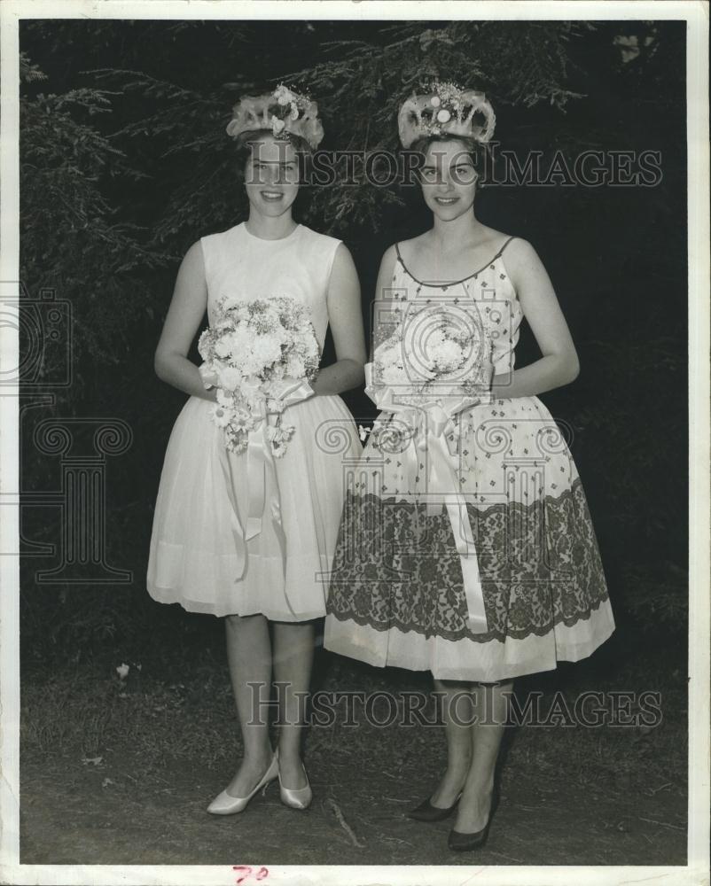 1964 Press Photo Margaret Purcell and another beauty queen. - RSH42265