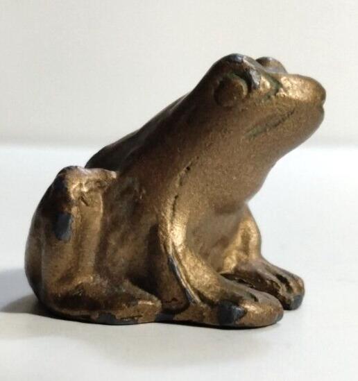 Pre-Owned Vintage Collectible Bronze Frog Miniature Figurine Statue
