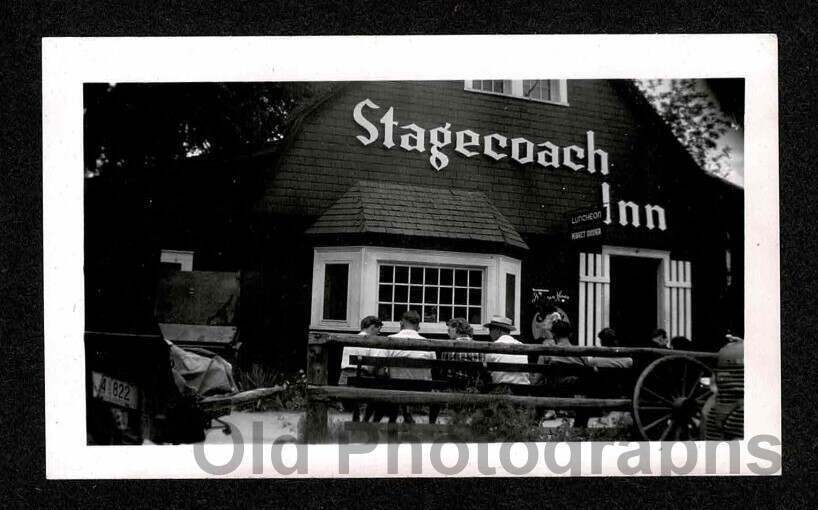 STAGECOACH INN TOURISTS BENCH BACKS 2 CAMERA OLD/VINTAGE PHOTO SNAPSHOT- M723
