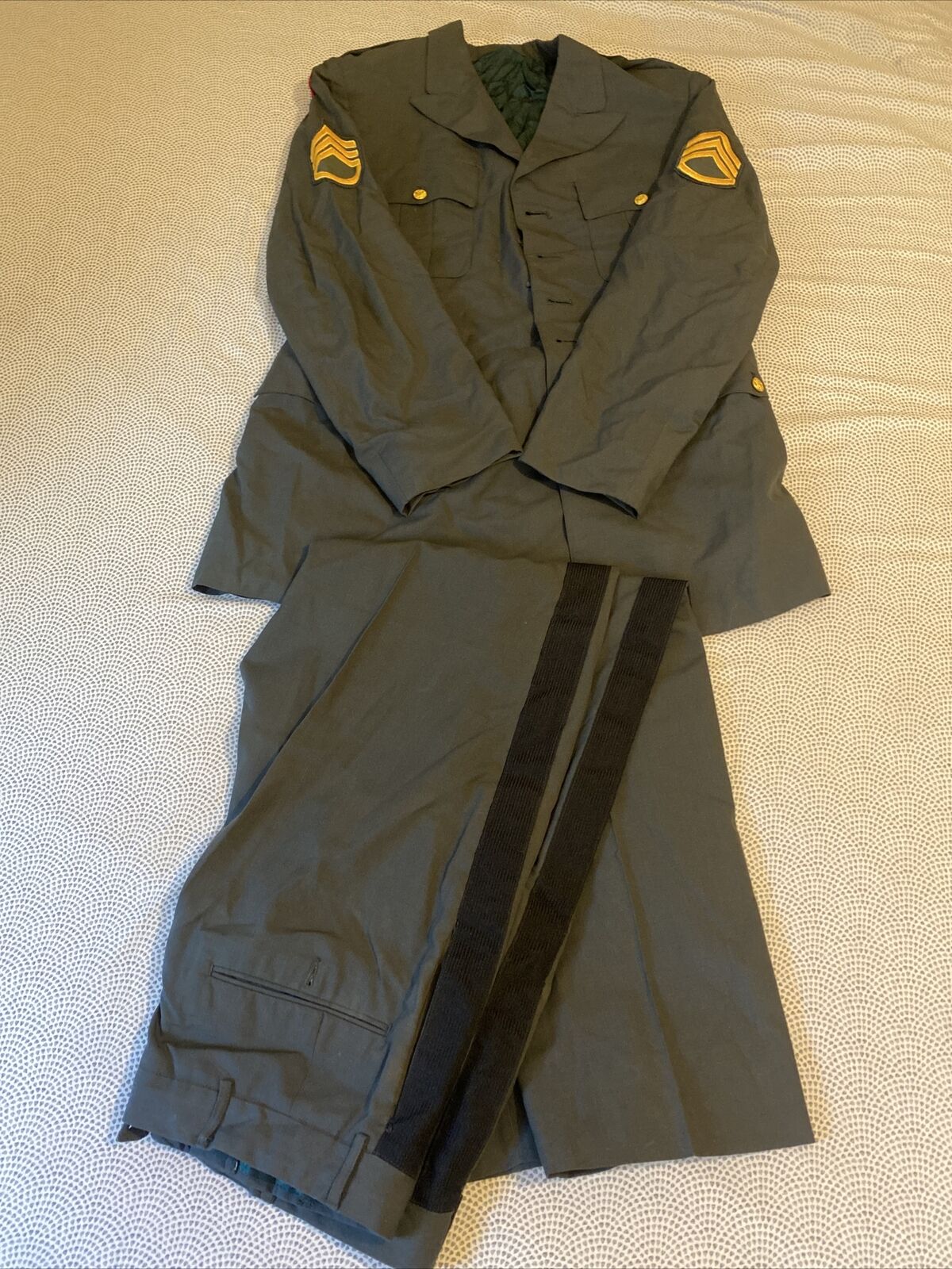Vintage US Army Sergeant Tropical Uniform With Vietnam War Patches