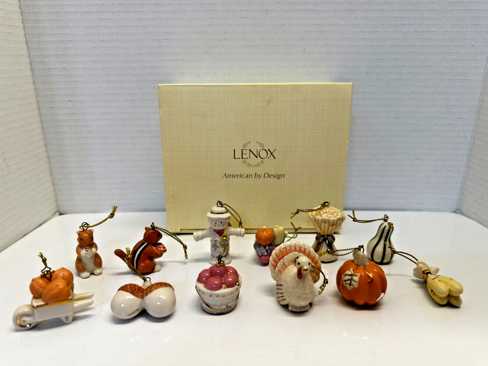 LENOX THANKSGIVING FIGURAL TREE MINI ORNAMENTS 12 IN BOX /TREE NOT INCLUDED