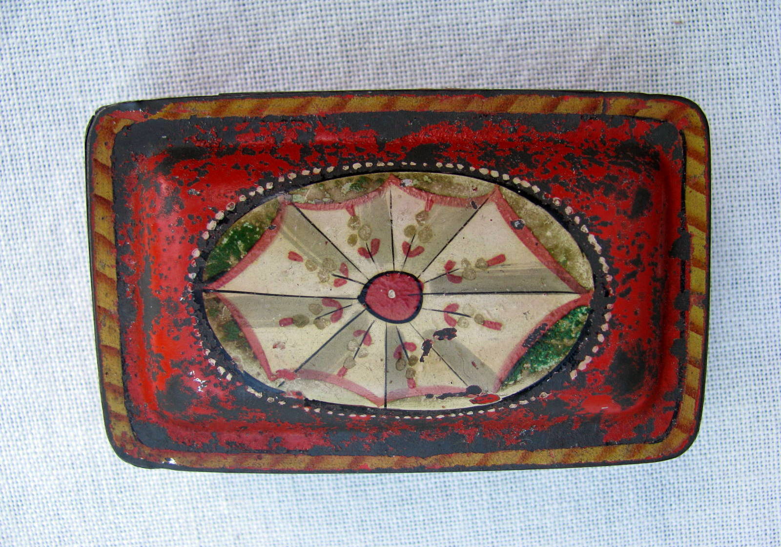 SMALL ANTIQUE 1800s HAND PAINTED FOLKART RED TIN TOLEWARE POCKET SNUFF BOX