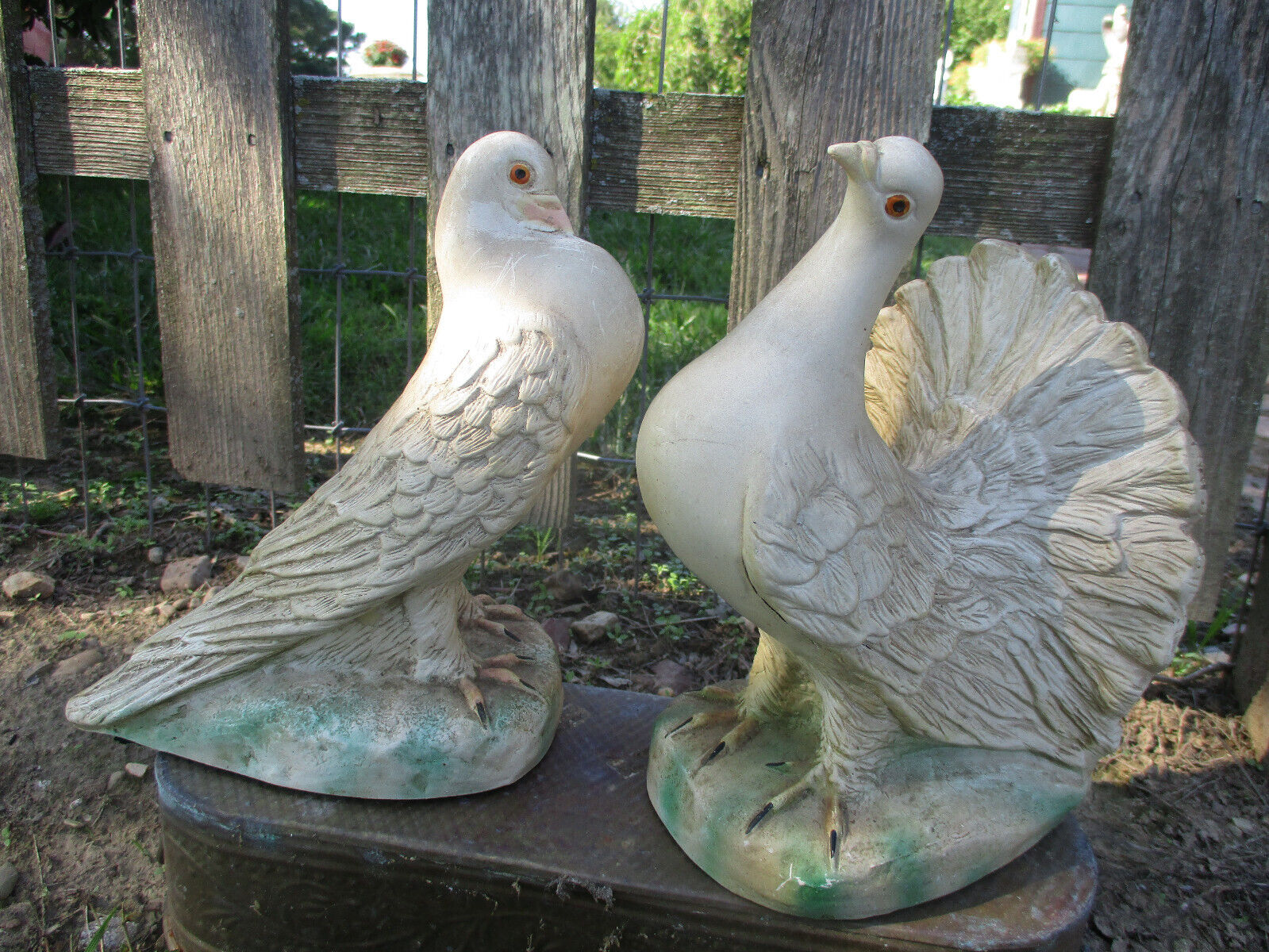 PAIR OF BEAUTIFUL 1965 UNIVERSAL STATUARY CORP CHICAGO VINTAGE PUFFER PIGEONS