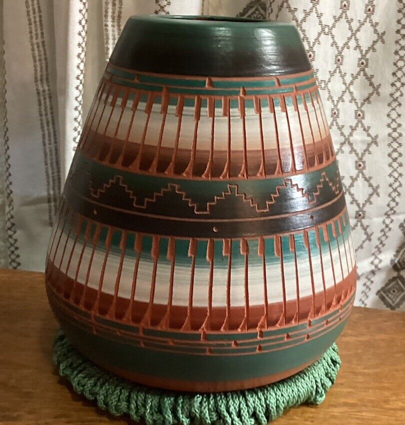 Navajo Native American Etched And Painted Pottery Vase Signed by T Smith 6” Tall