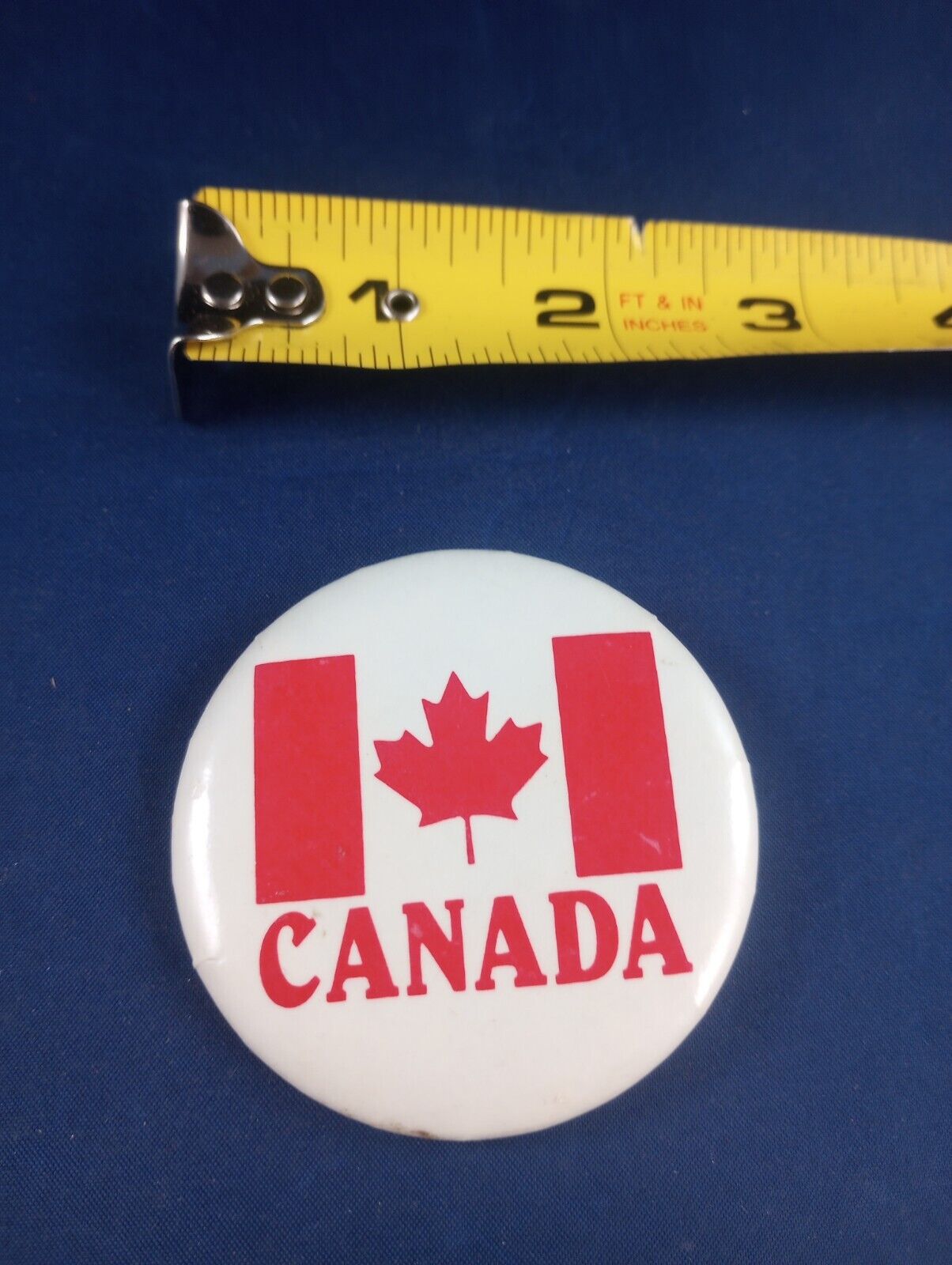 Vtg CANADA Pin Button Pinback    *125-X