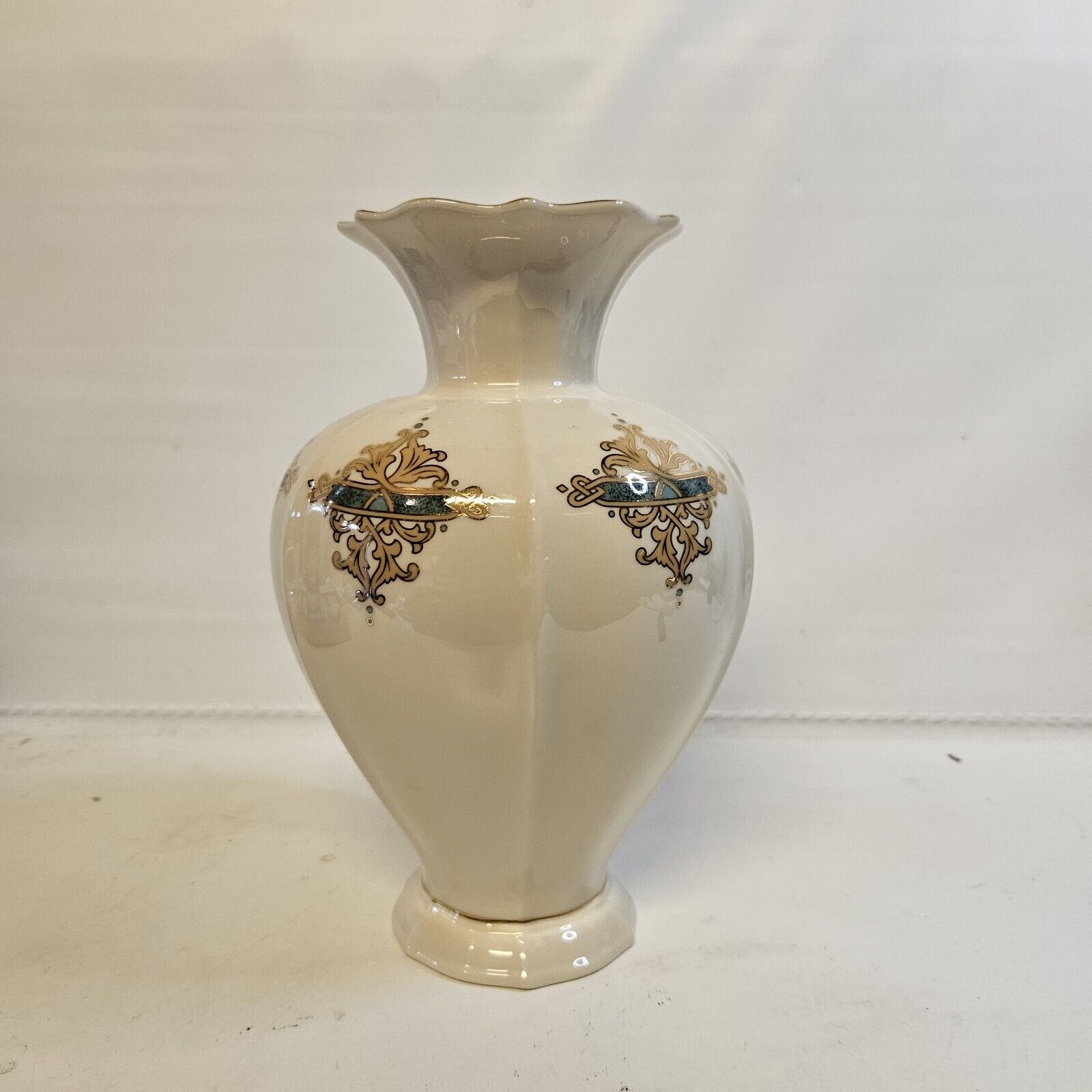 Lenox Porcelain Vase 10” Catalan Collection Pattern