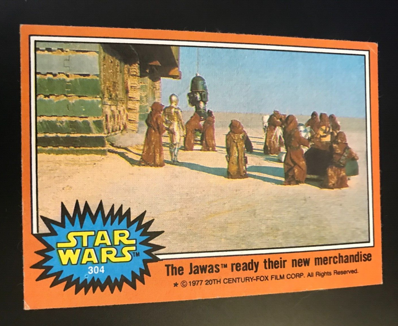 1977 Topps Star Wars 5 Orange #304 The Jawas ready their new merchandise
