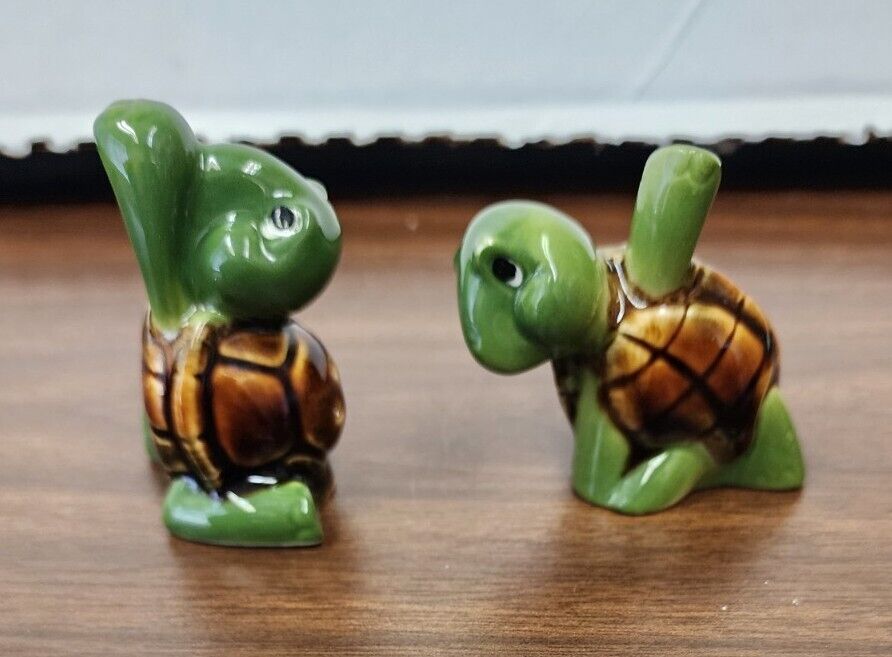 Turtle Salt & Pepper Shaker Set Yoga Exercising Anthropomorphic Green And Brown 